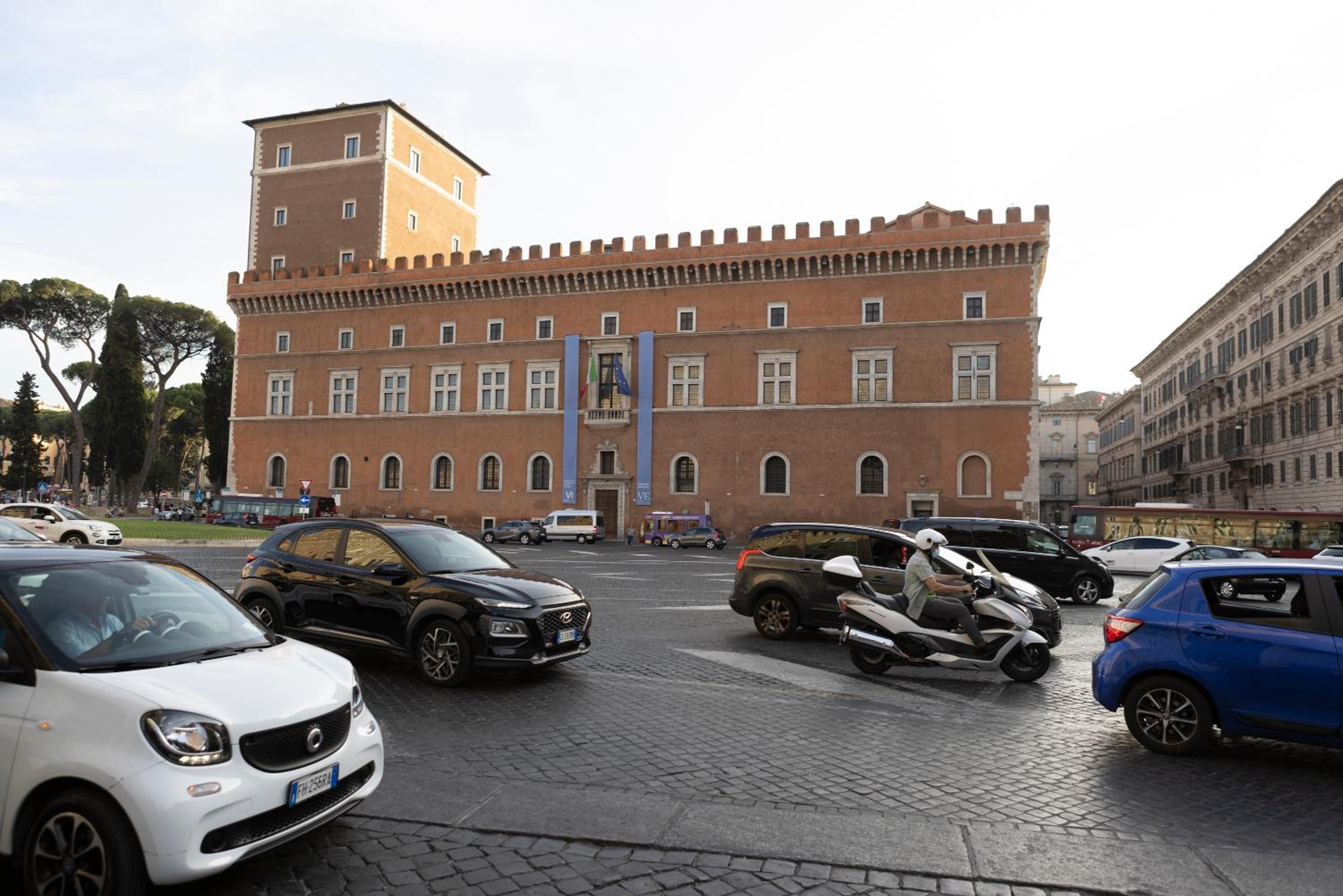 Venezia Square Apartment