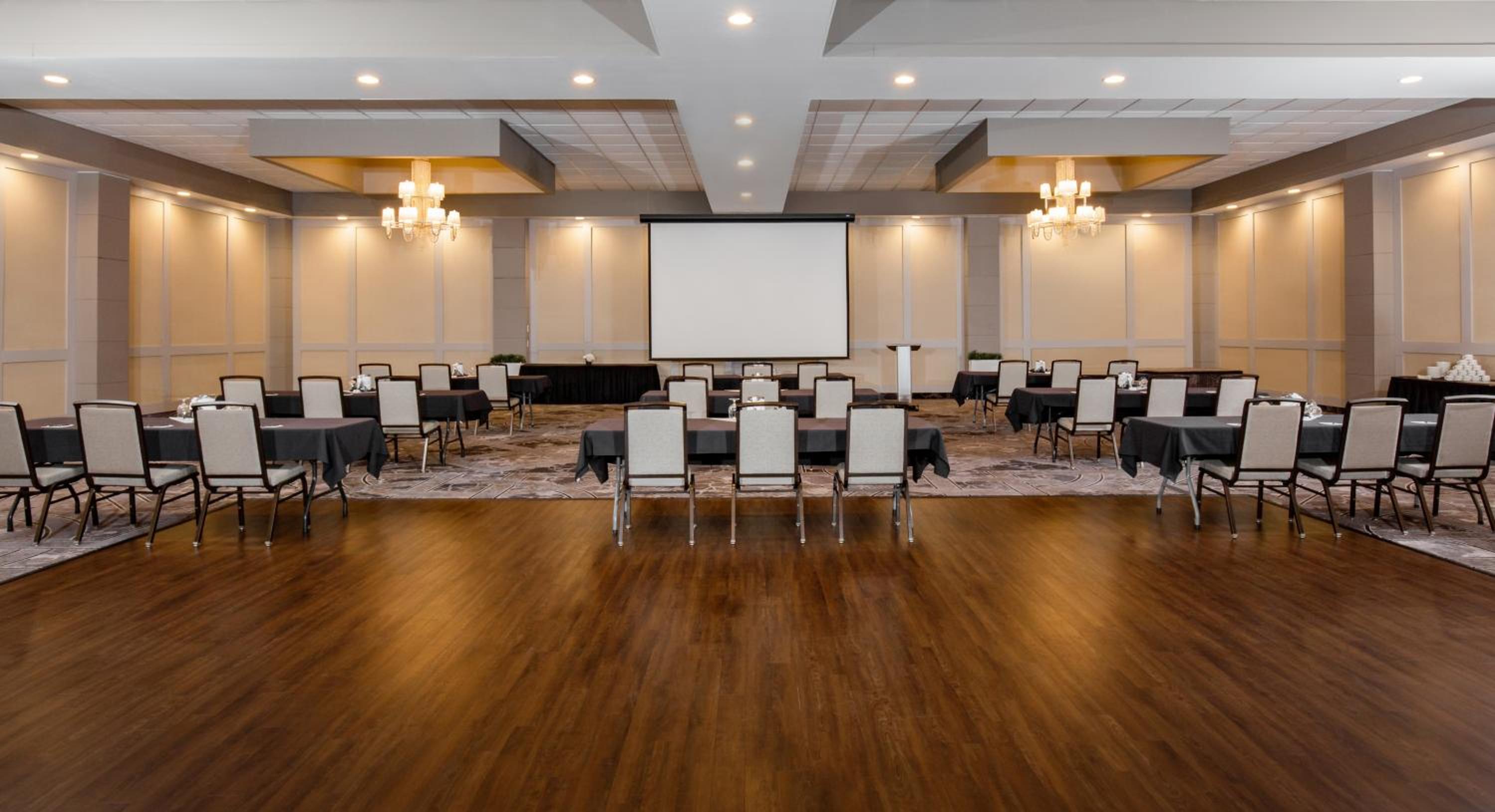 Grande Prairie Vacations - Pomeroy Hotel  Conference Centre - Property Image 4