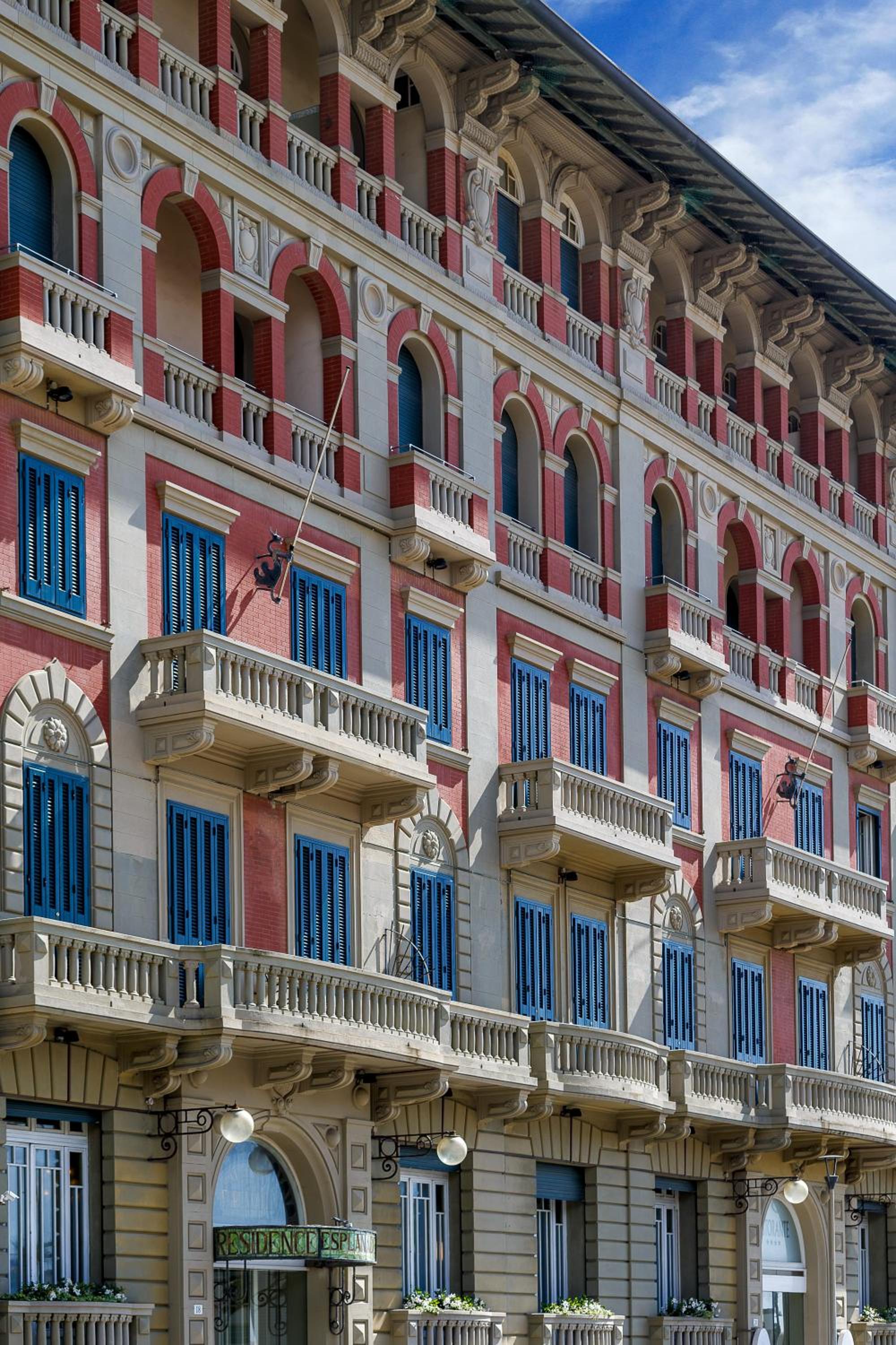 Viareggio Vacations - Hotel Residence Esplanade - Property Image 1