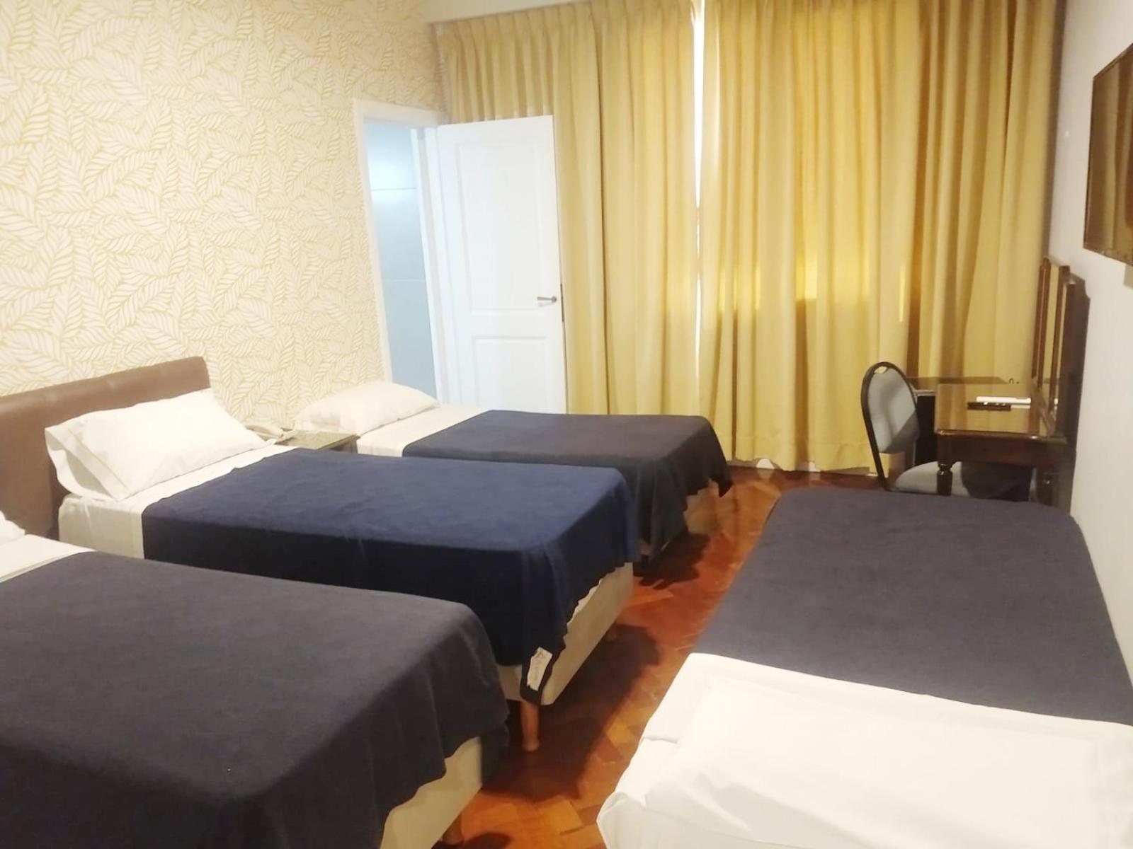HOTEL REGIS en Buenos Aires — hotel room