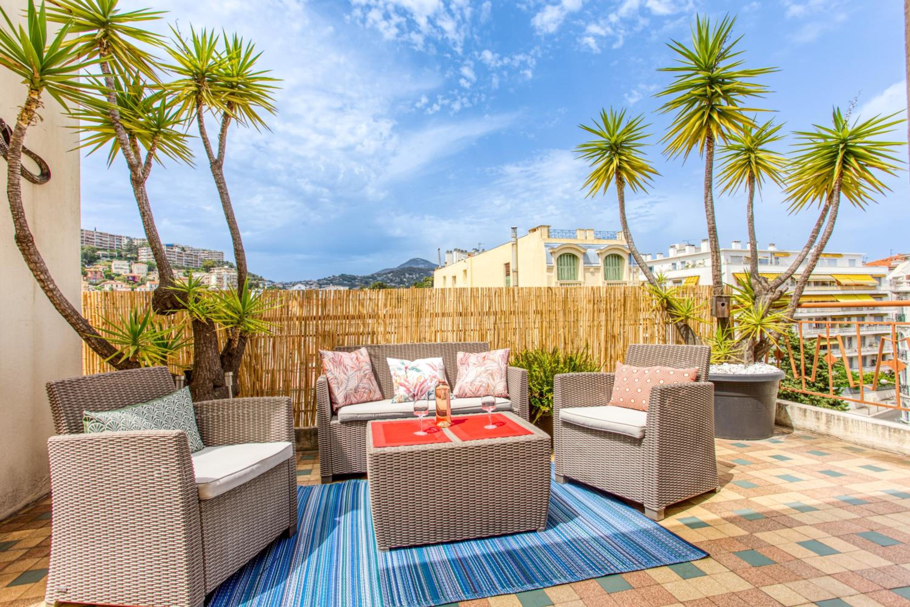 LE MANTEGA - F2 MODERNE,CENTRE VILLE, 2 GRANDES TERRASSES,CLIMATISATION, ASCENSEUR view 5
