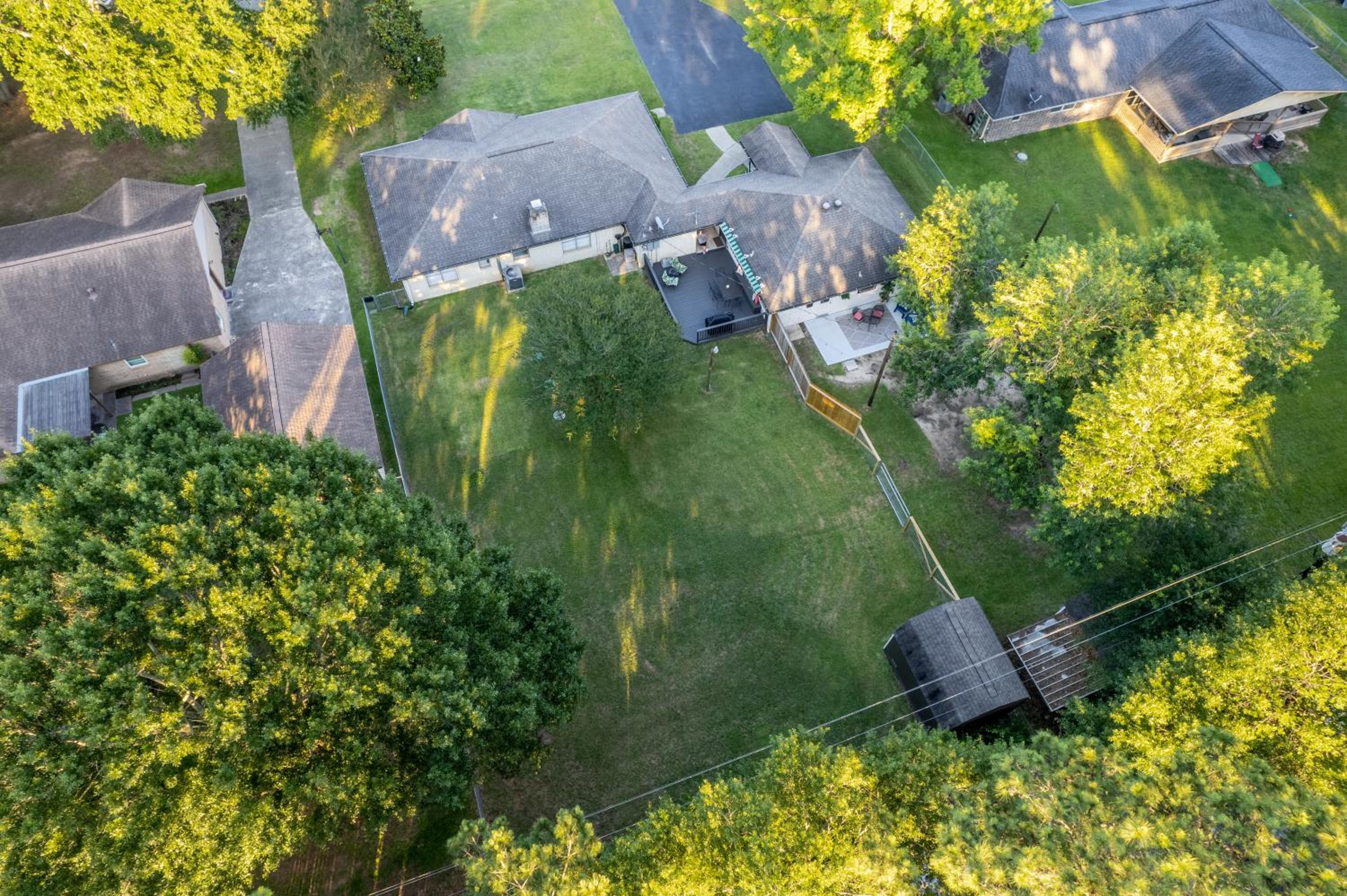 Cozy 3 Bedroom Magnolia Homestead or Texas-Sized Studio on Spacious Lot in a Quiet Neighborhood view 5