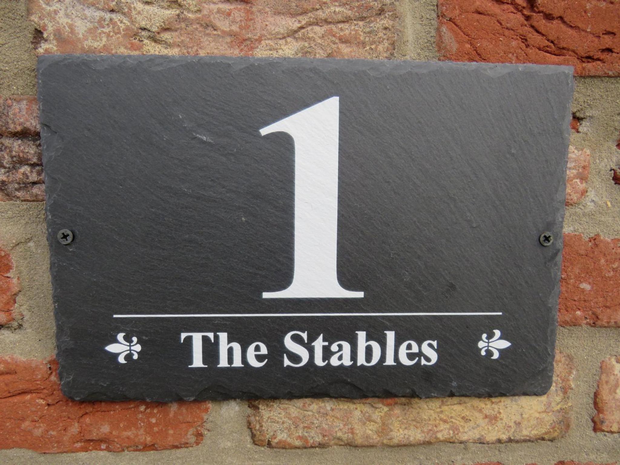The Stables At Eastmoor Farm Large Luxury 2 Bed Cottage with Big Family Bedroom Dog Friendly Secure Gardens and Free Parking Free WiFi view 4
