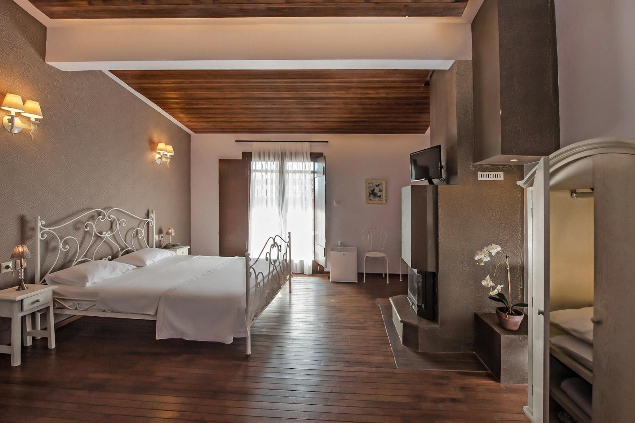 Polys Guest House