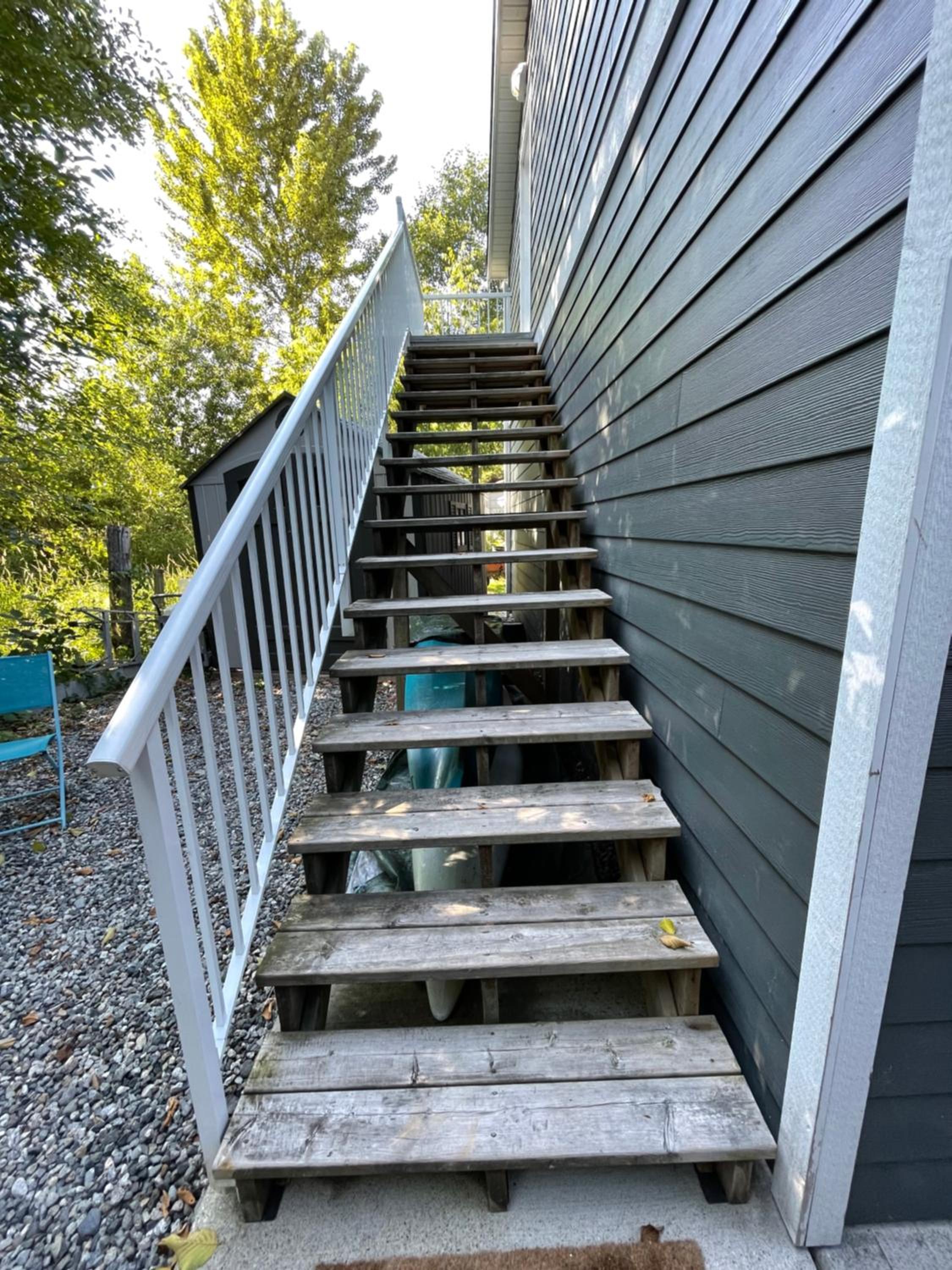 Cozy loft in Upper Gibsons