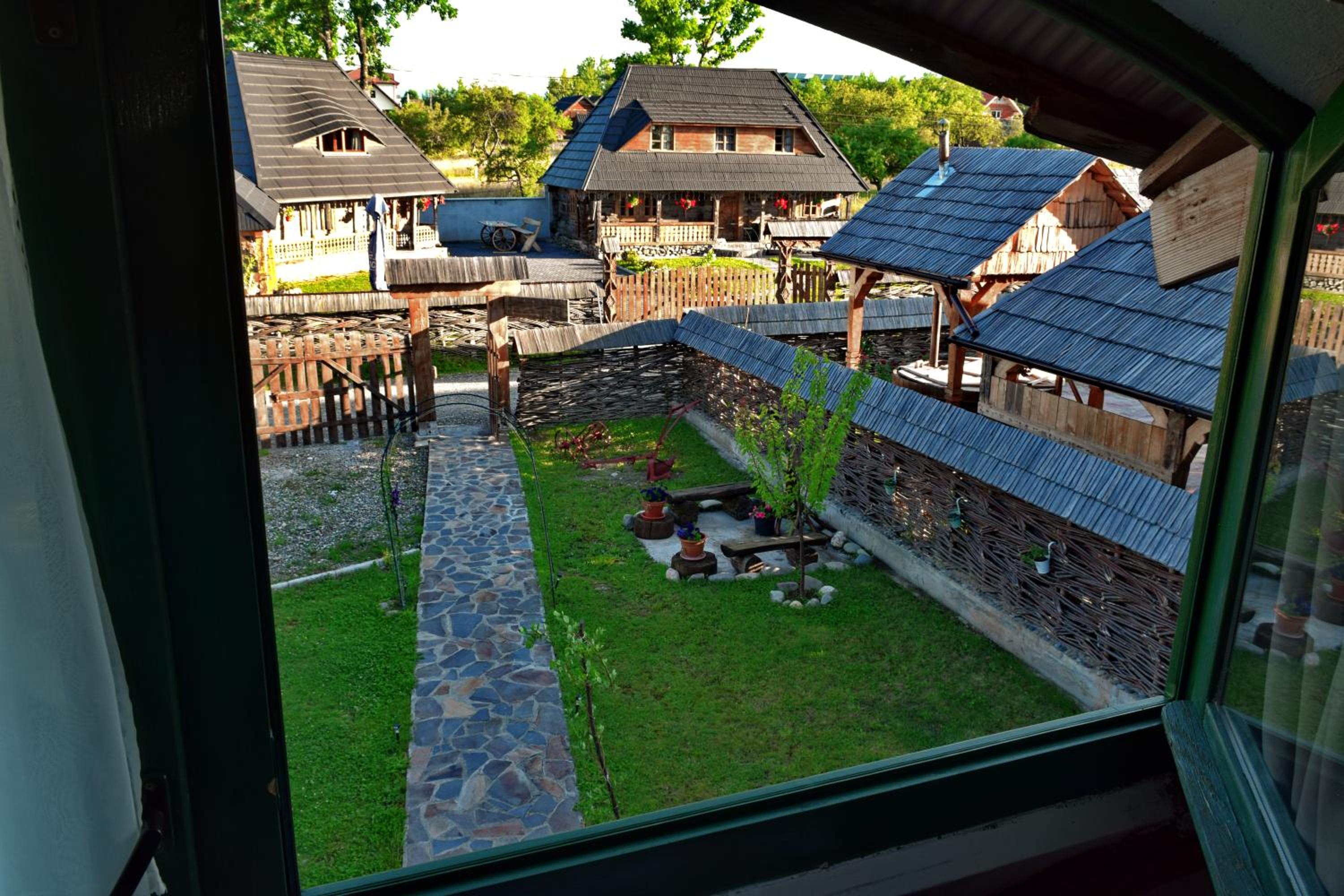 Photo 43
