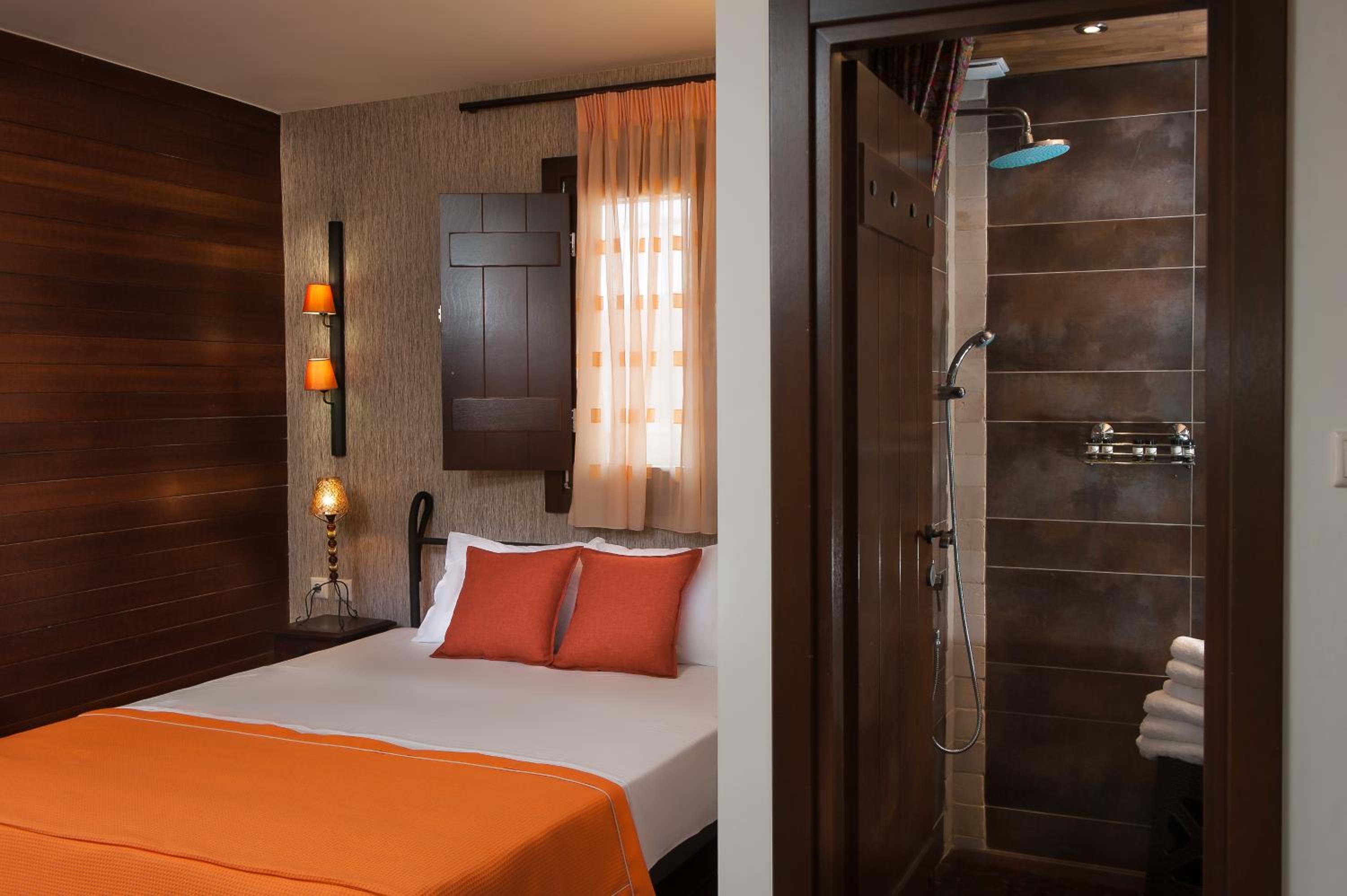 Polys Guest House