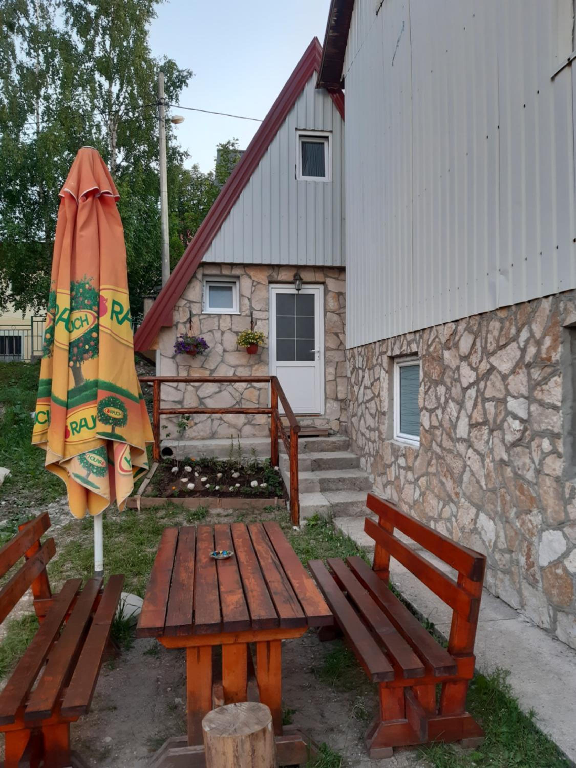 TARA BUNGALOV view 5