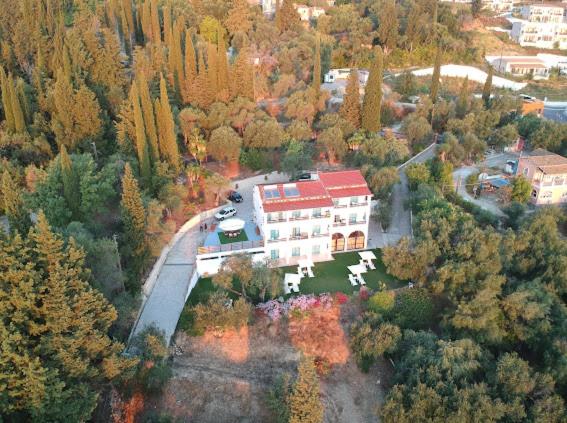 Nikoli Apartments