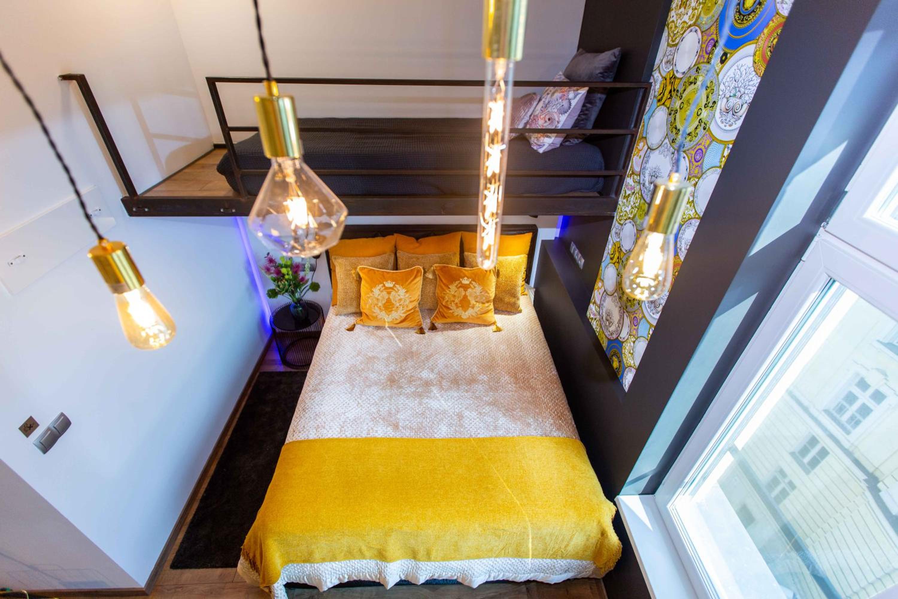 Premium Rooms by Hi5 - Style at the Comedy Theater view 5