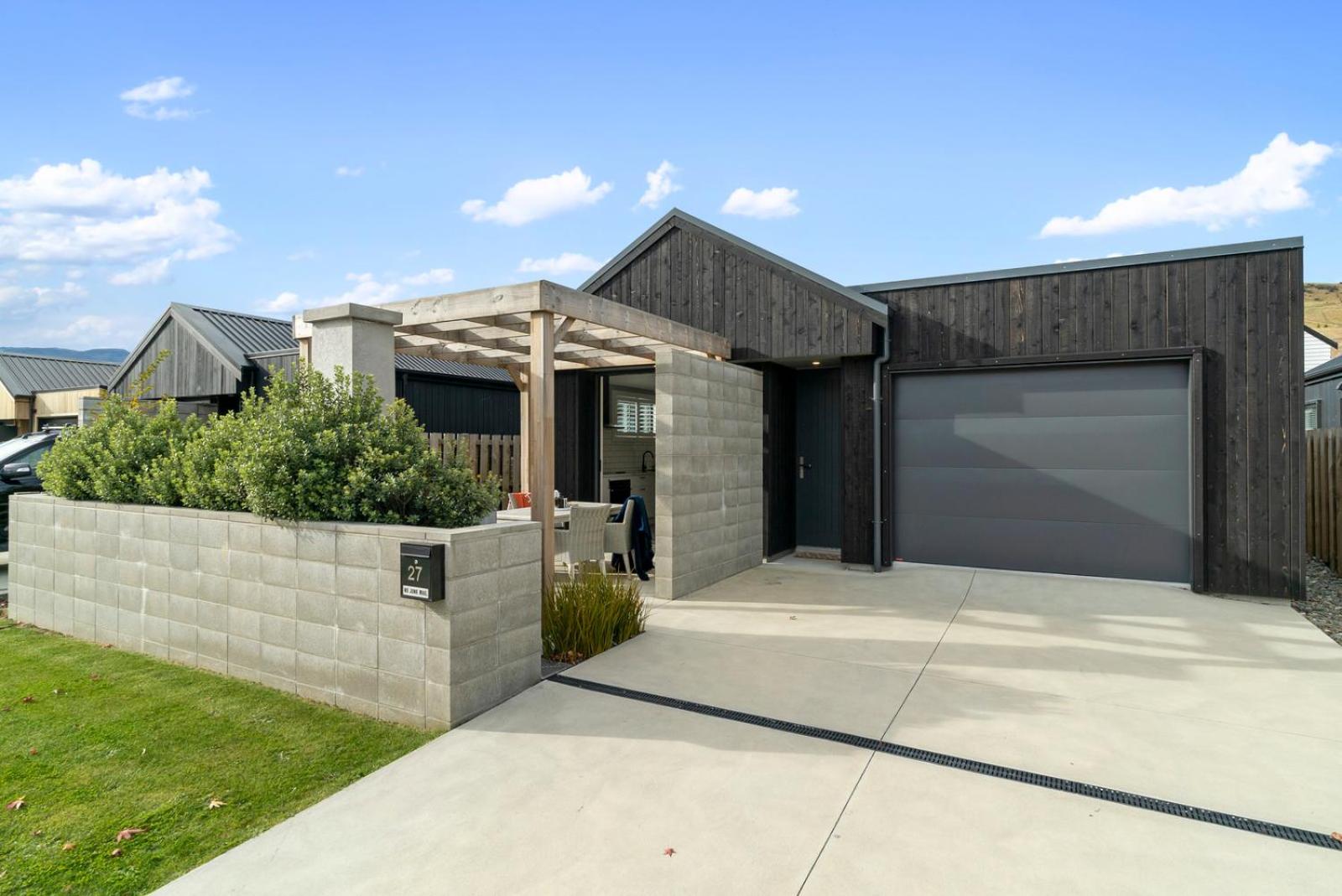 The Feather Lodge - Lake Hayes Estate Holiday Home