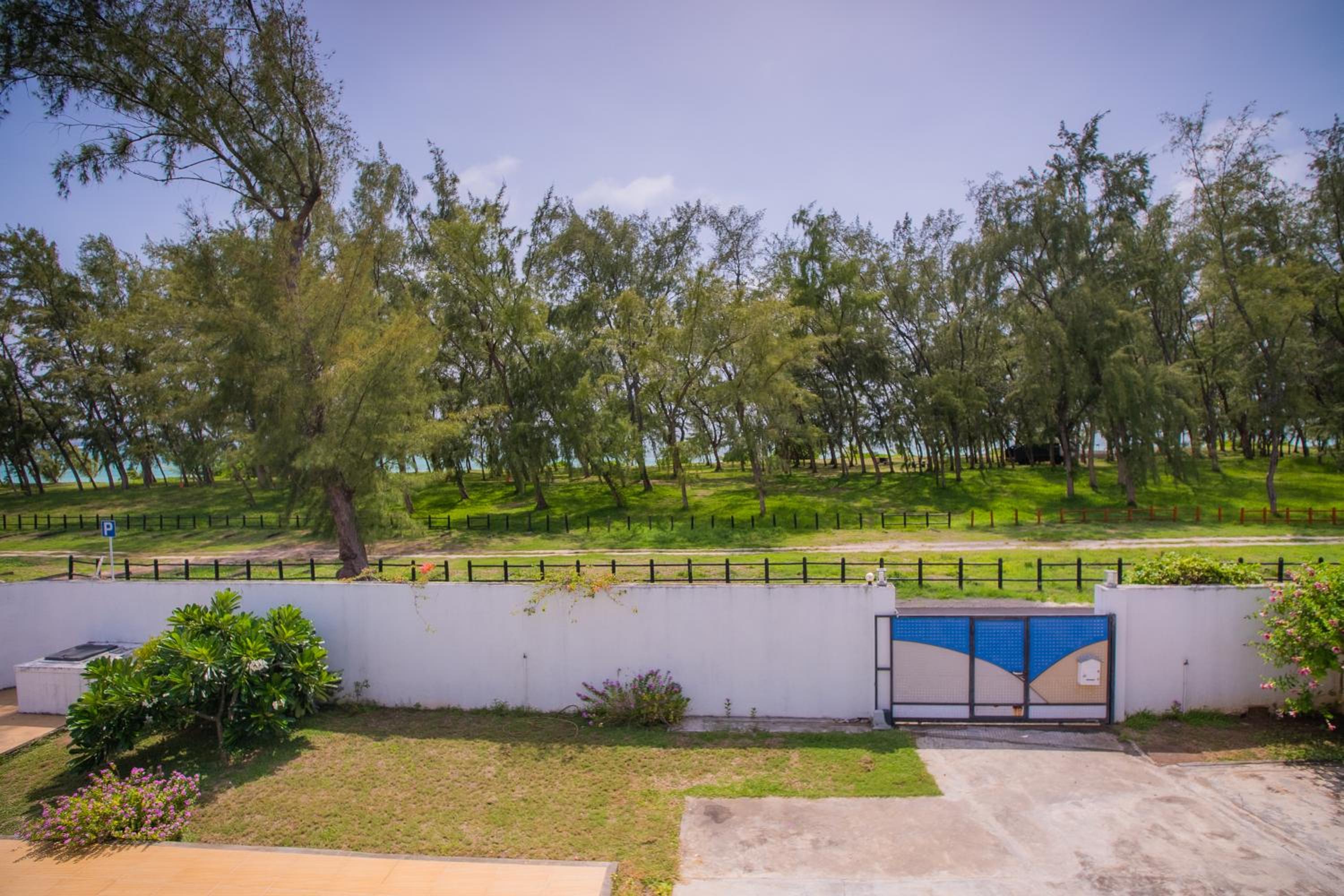Villa Fitz: Sunlit Beach Getaway w/ Pool + WIFI