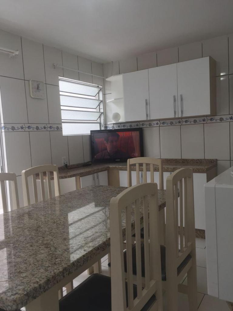 Casa Enseada, Prainha, Praia Grande prox mar com 2 ar split