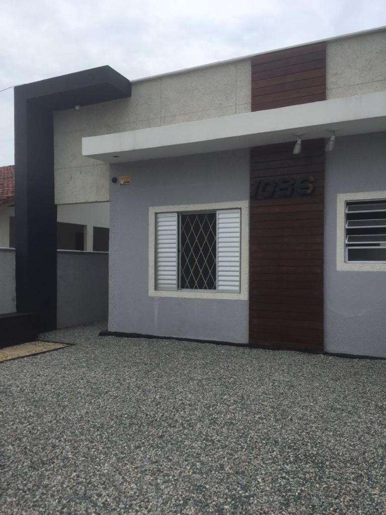 Casa Enseada, Prainha, Praia Grande prox mar com 2 ar split