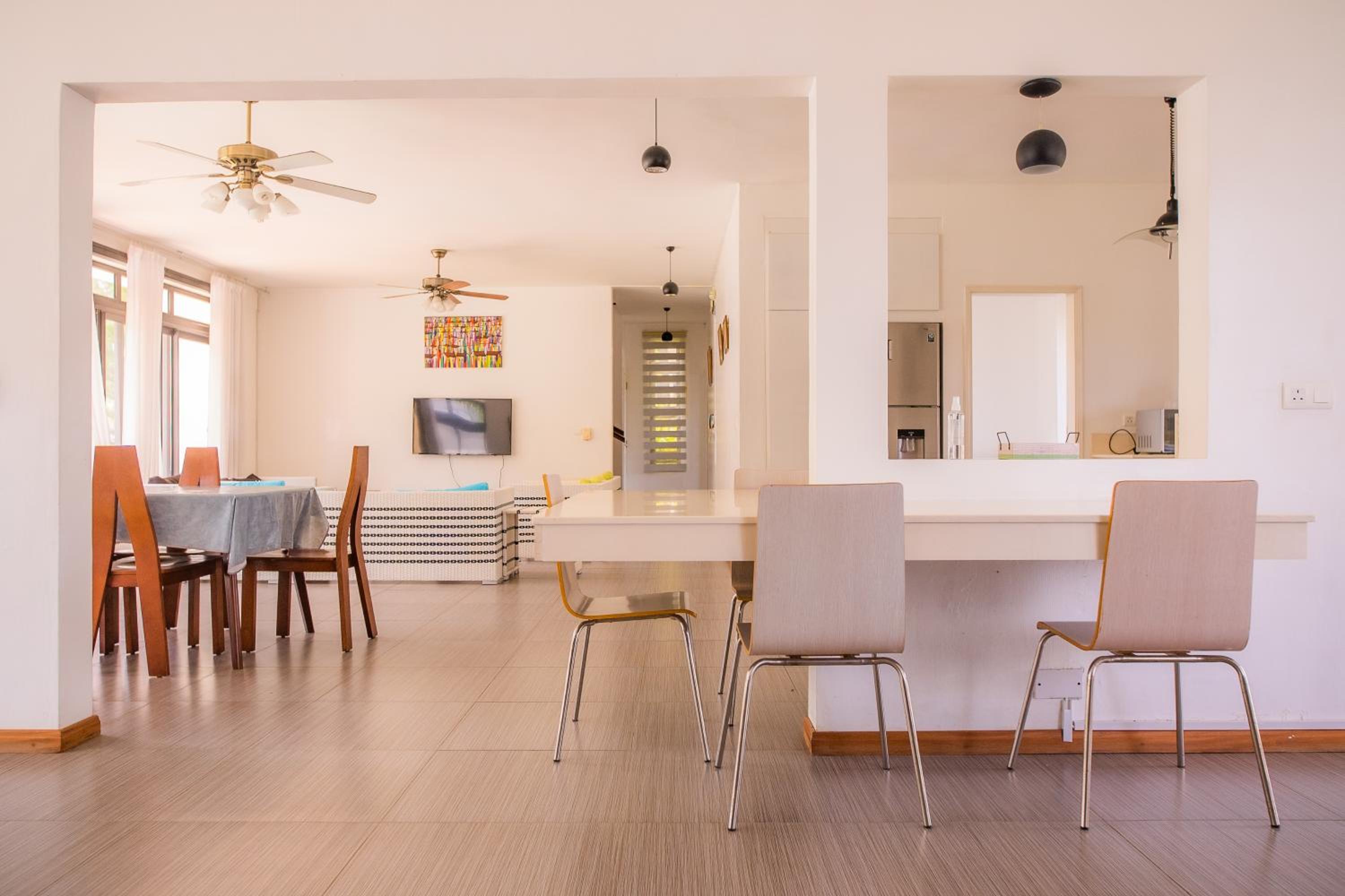 Villa Fitz: Sunlit Beach Getaway w/ Pool + WIFI