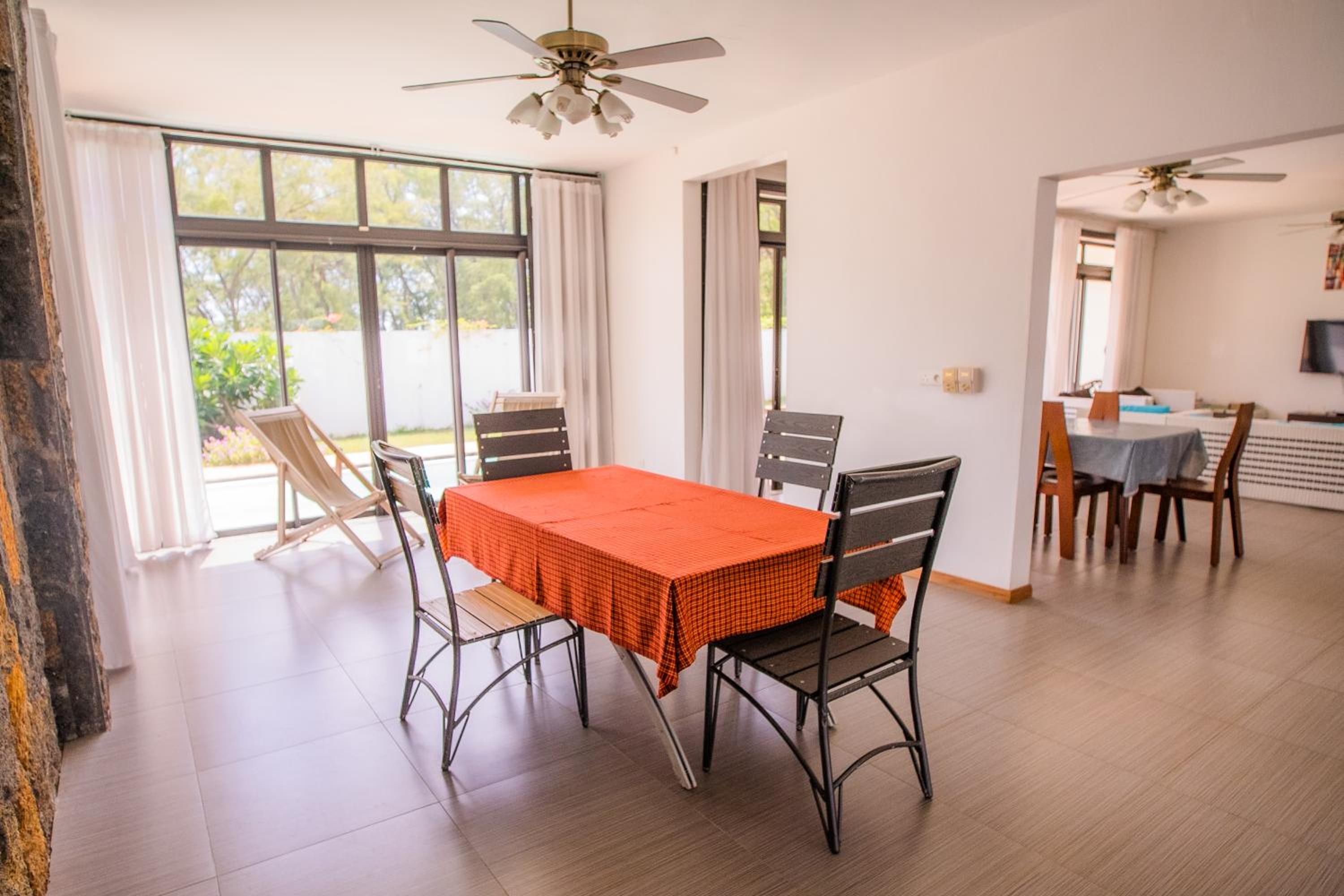 Villa Fitz: Sunlit Beach Getaway w/ Pool + WIFI