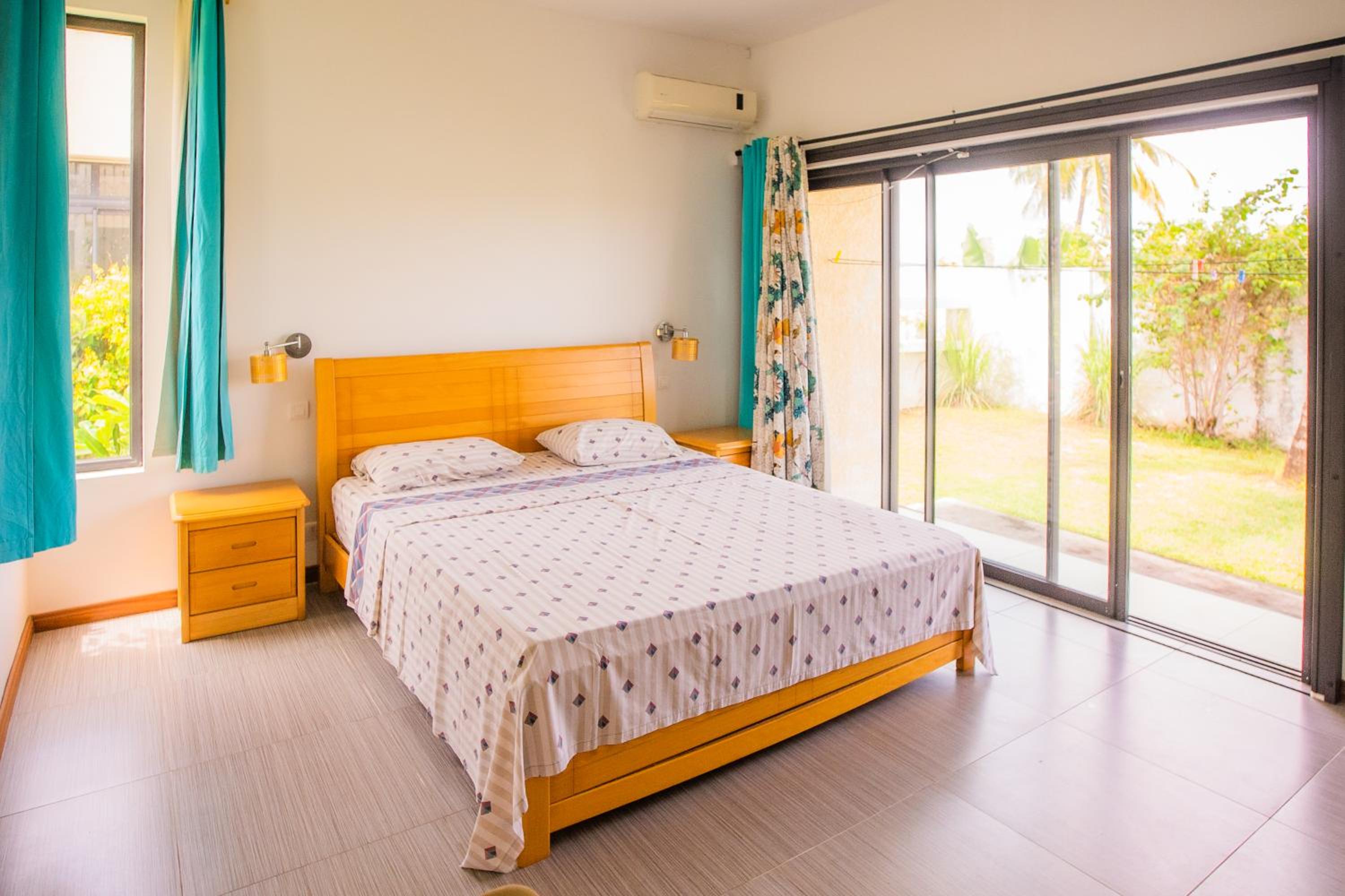 Villa Fitz: Sunlit Beach Getaway w/ Pool + WIFI, photo 32