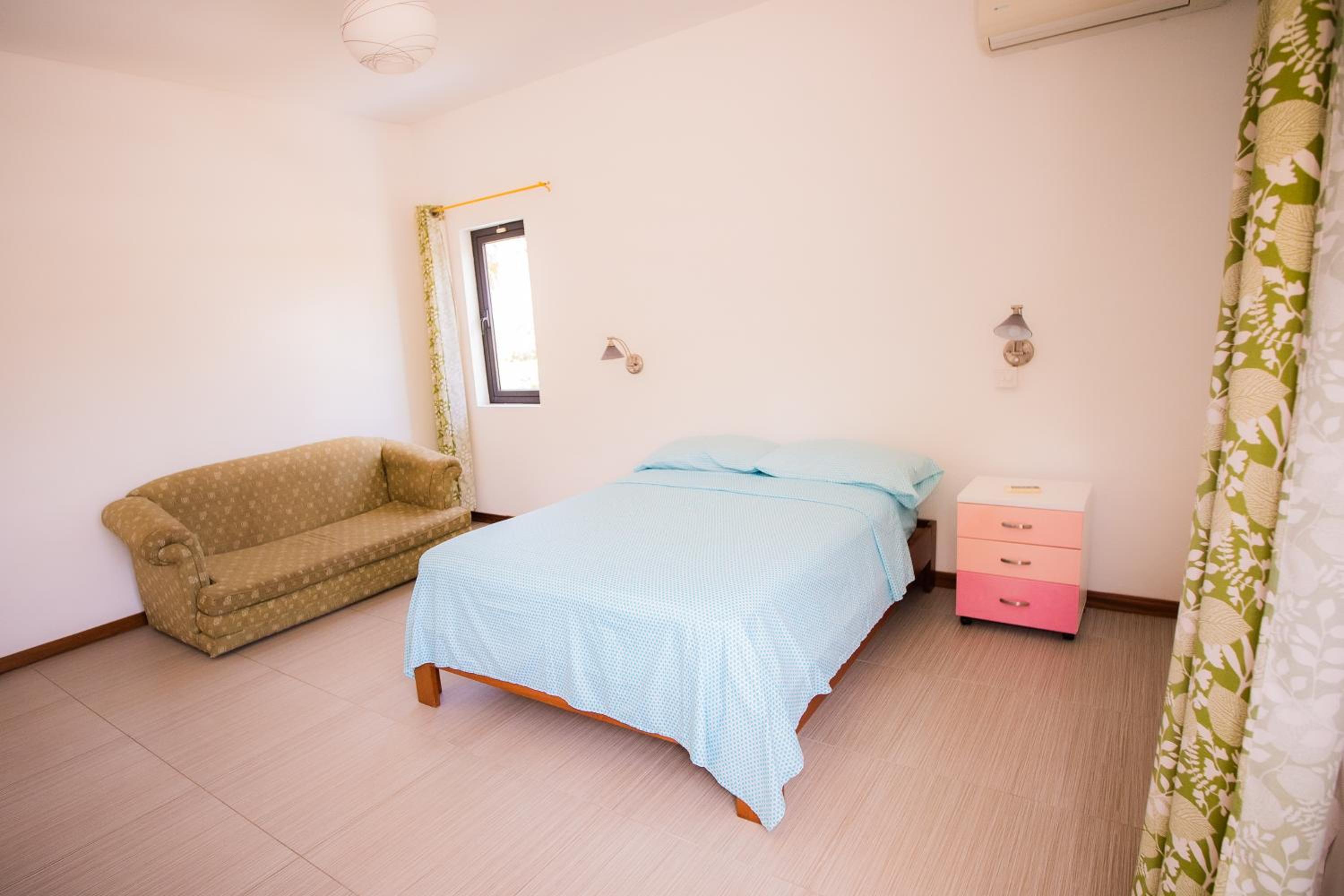 Villa Fitz: Sunlit Beach Getaway w/ Pool + WIFI, photo 13