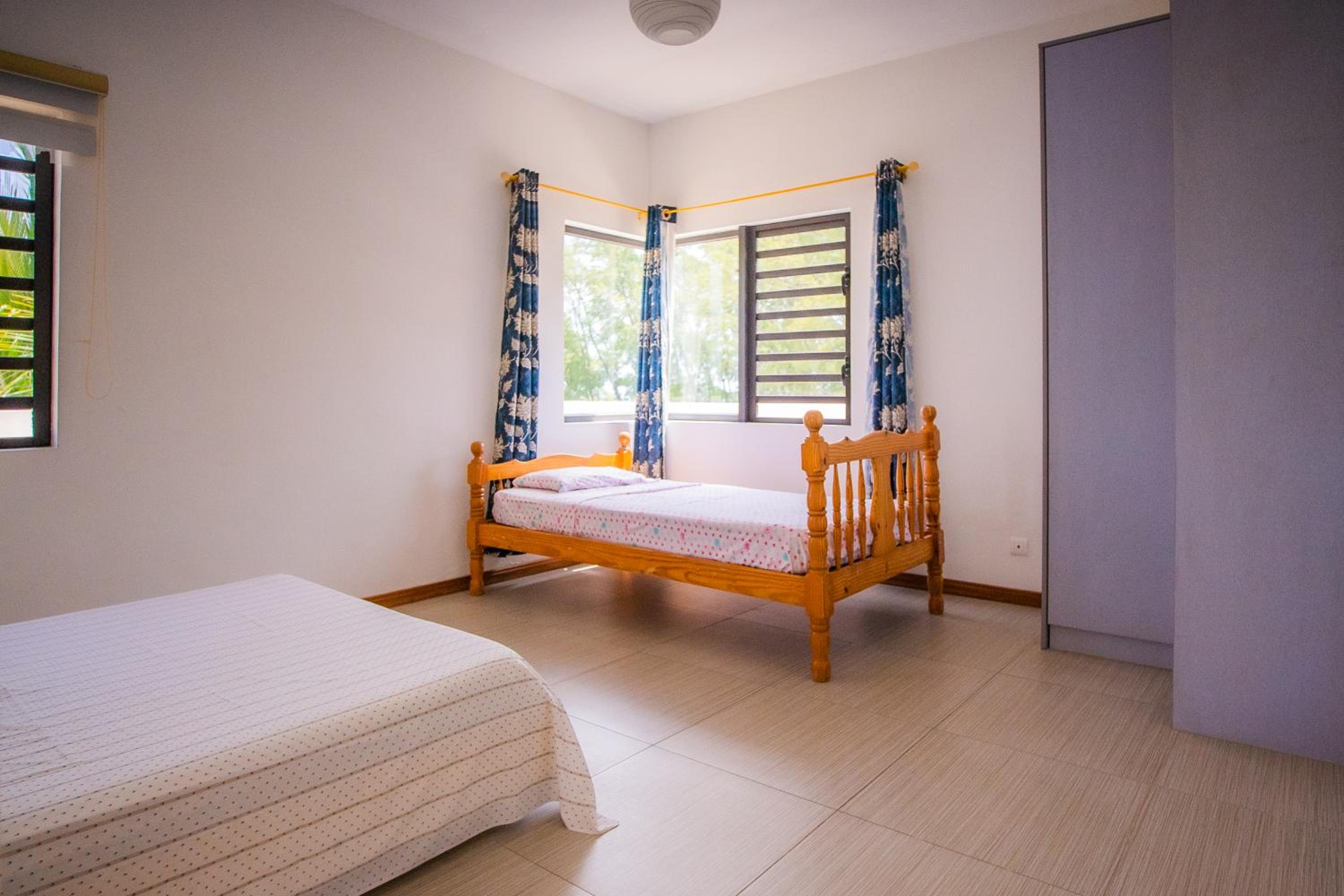 Villa Fitz: Sunlit Beach Getaway w/ Pool + WIFI, photo 26
