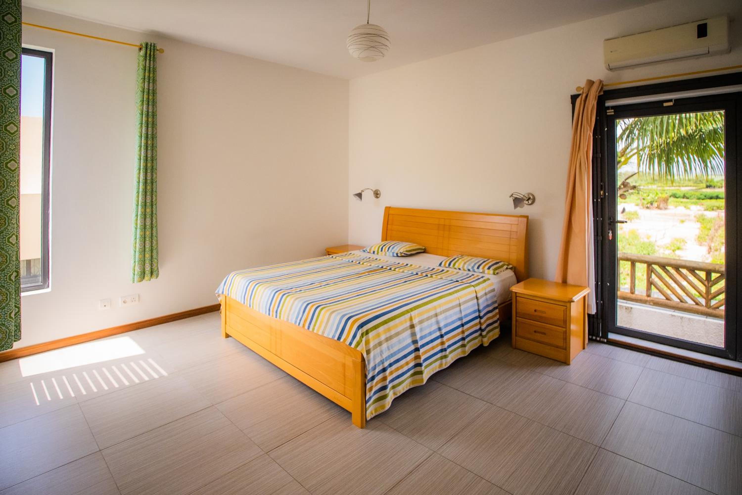 Villa Fitz: Sunlit Beach Getaway w/ Pool + WIFI