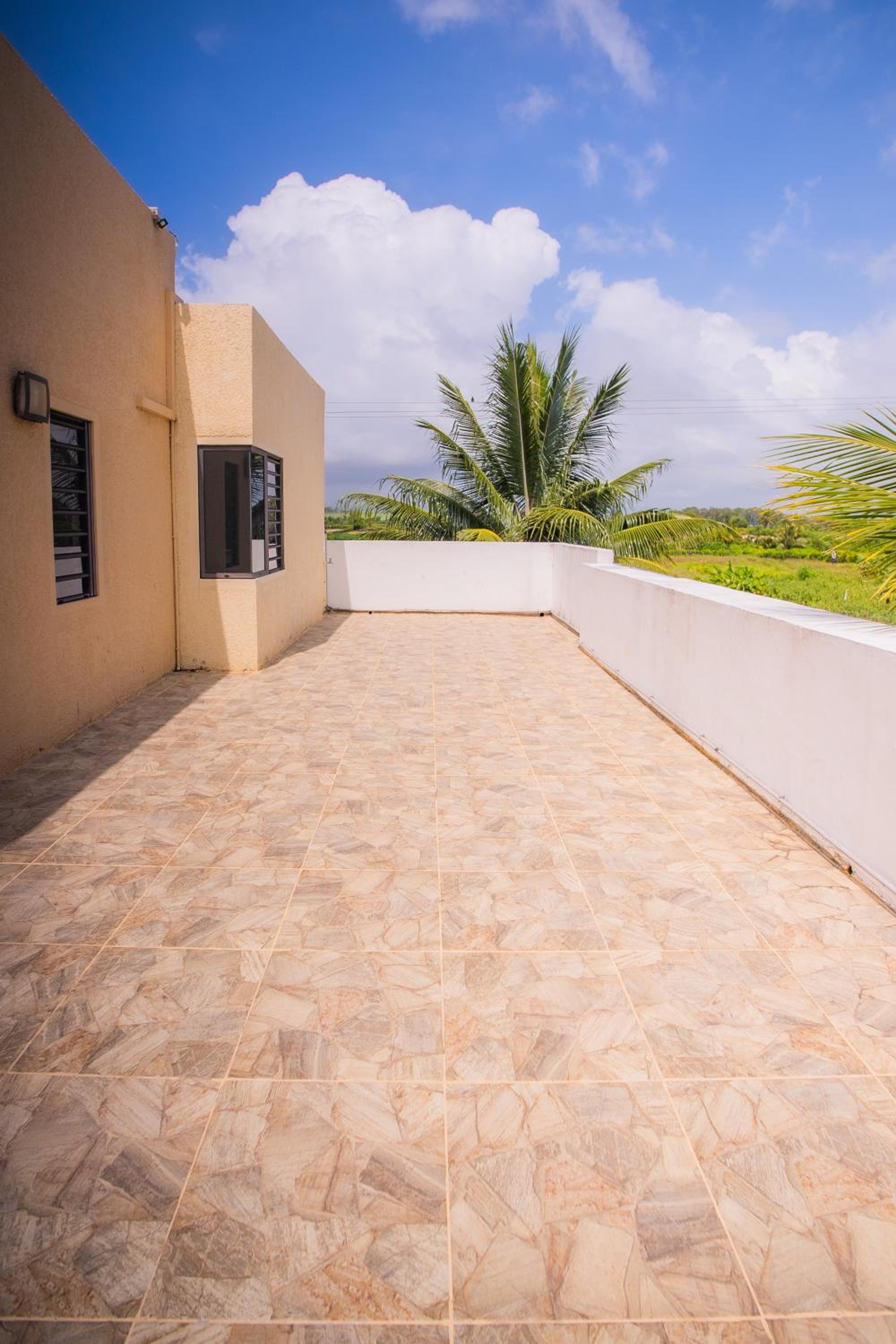 Villa Fitz: Sunlit Beach Getaway w/ Pool + WIFI