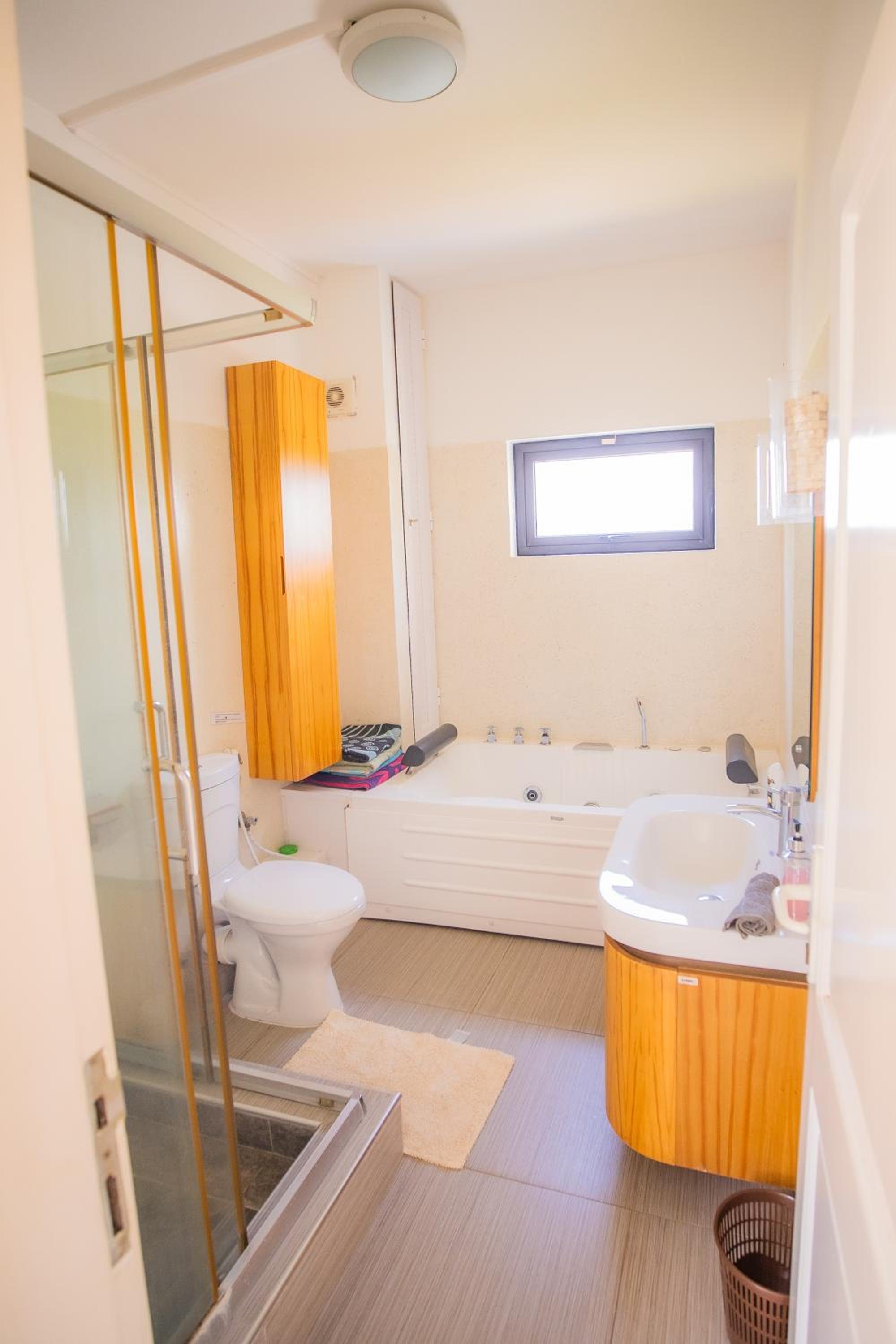 Villa Fitz: Sunlit Beach Getaway w/ Pool + WIFI, photo 18