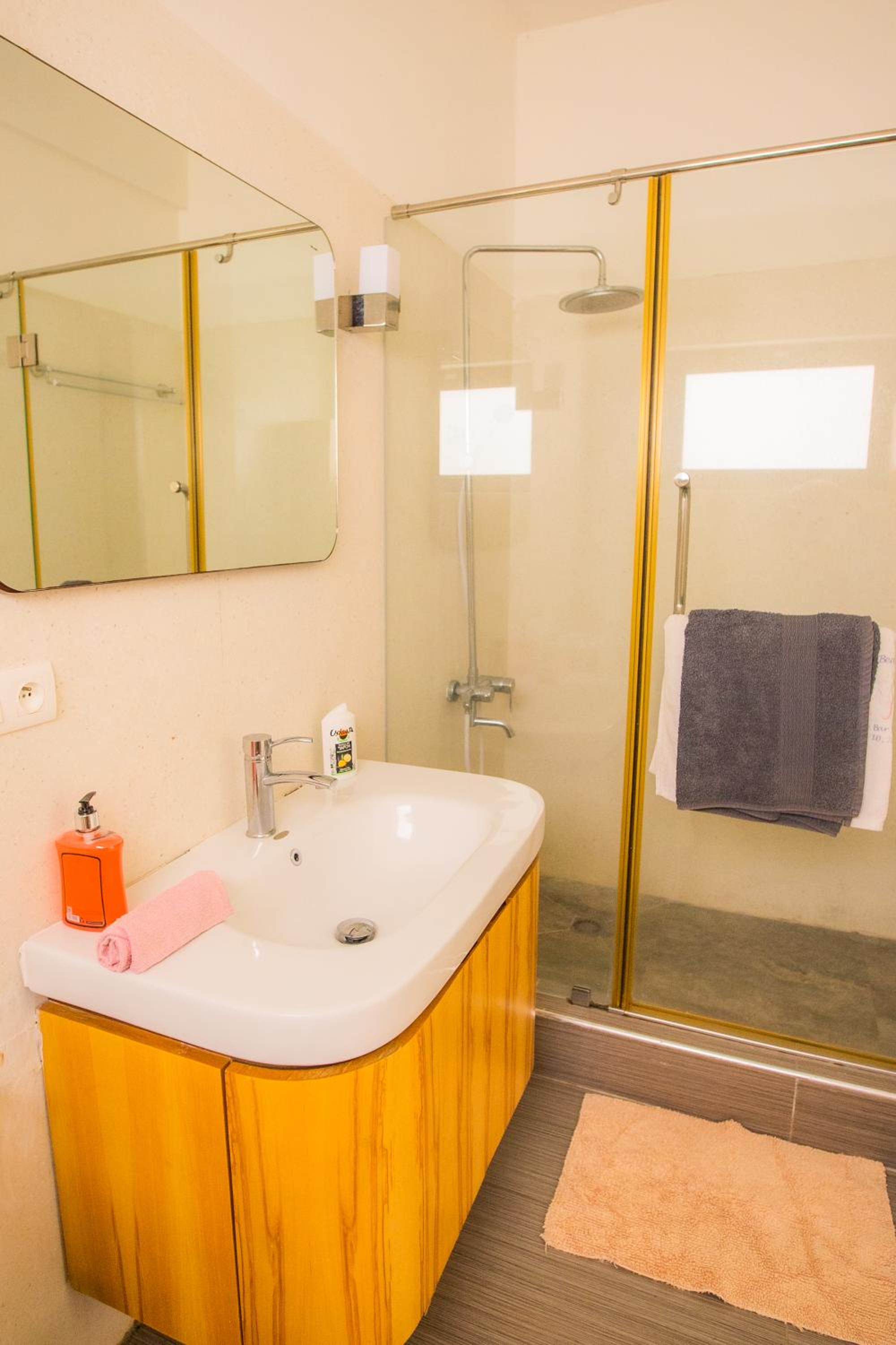 Villa Fitz: Sunlit Beach Getaway w/ Pool + WIFI, photo 25