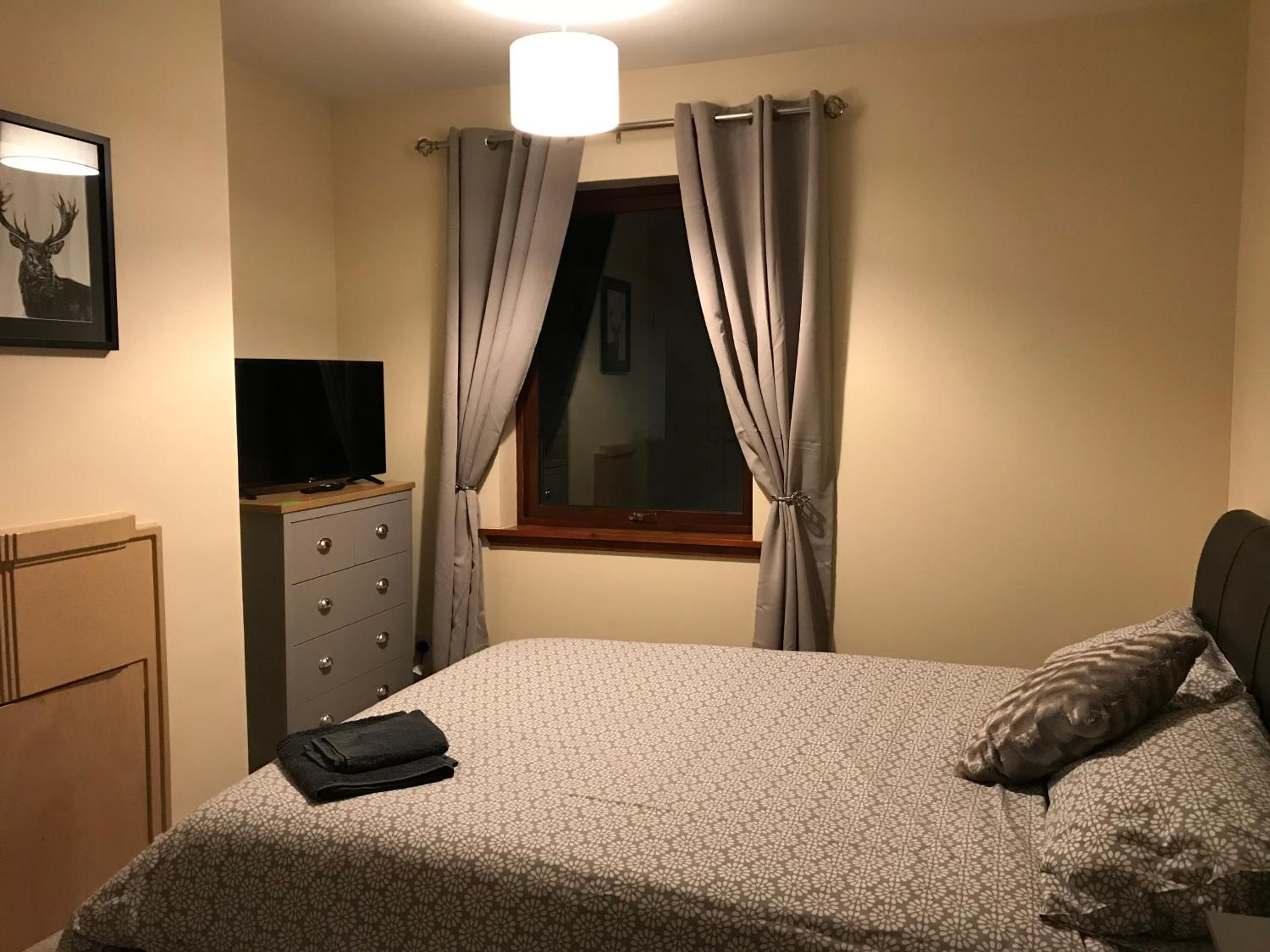 No 5 Newly refurbished 4 bedroom house view 4