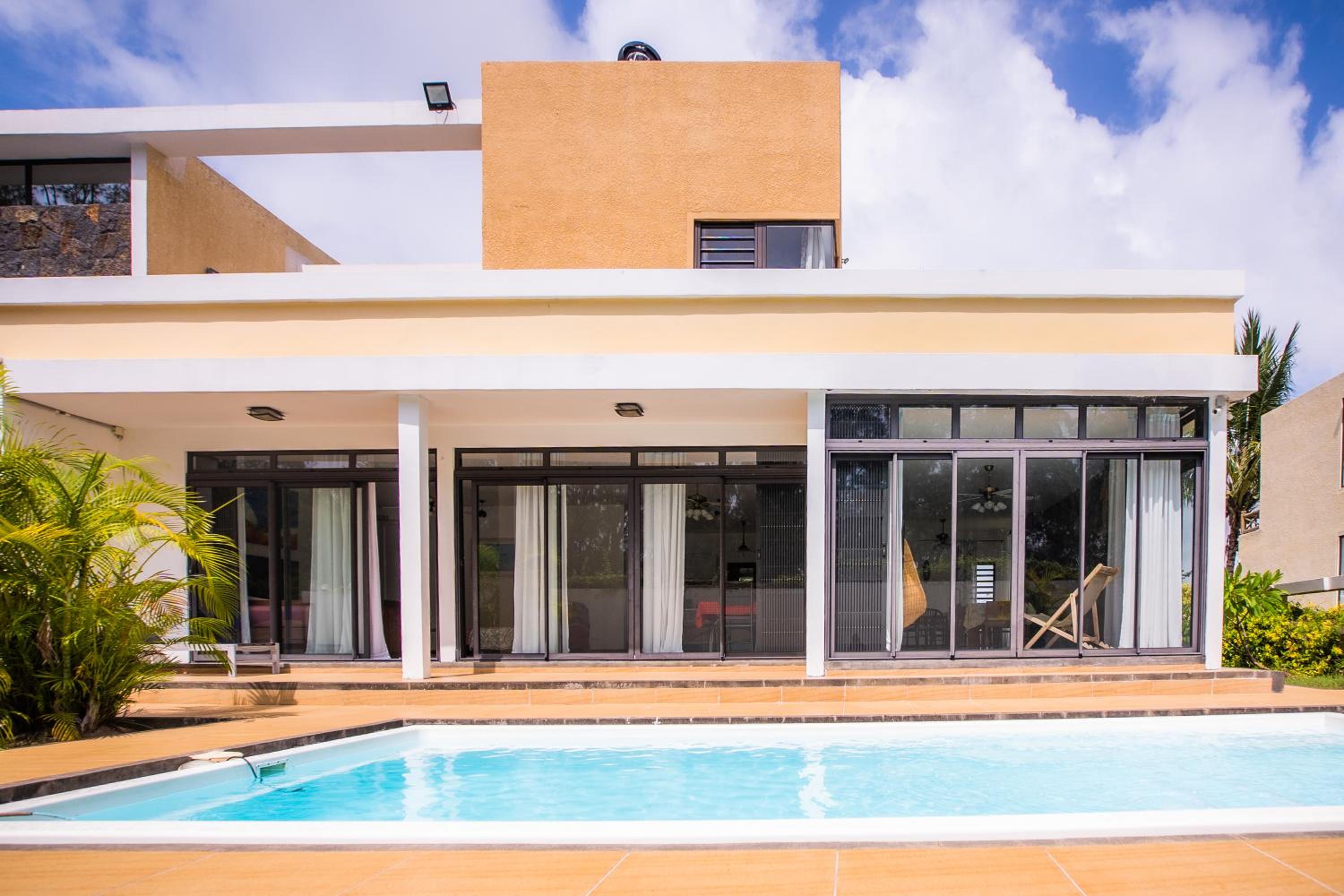 Villa Simone: Sunlit Beach Getaway w/ Pool + WIFI photo 2
