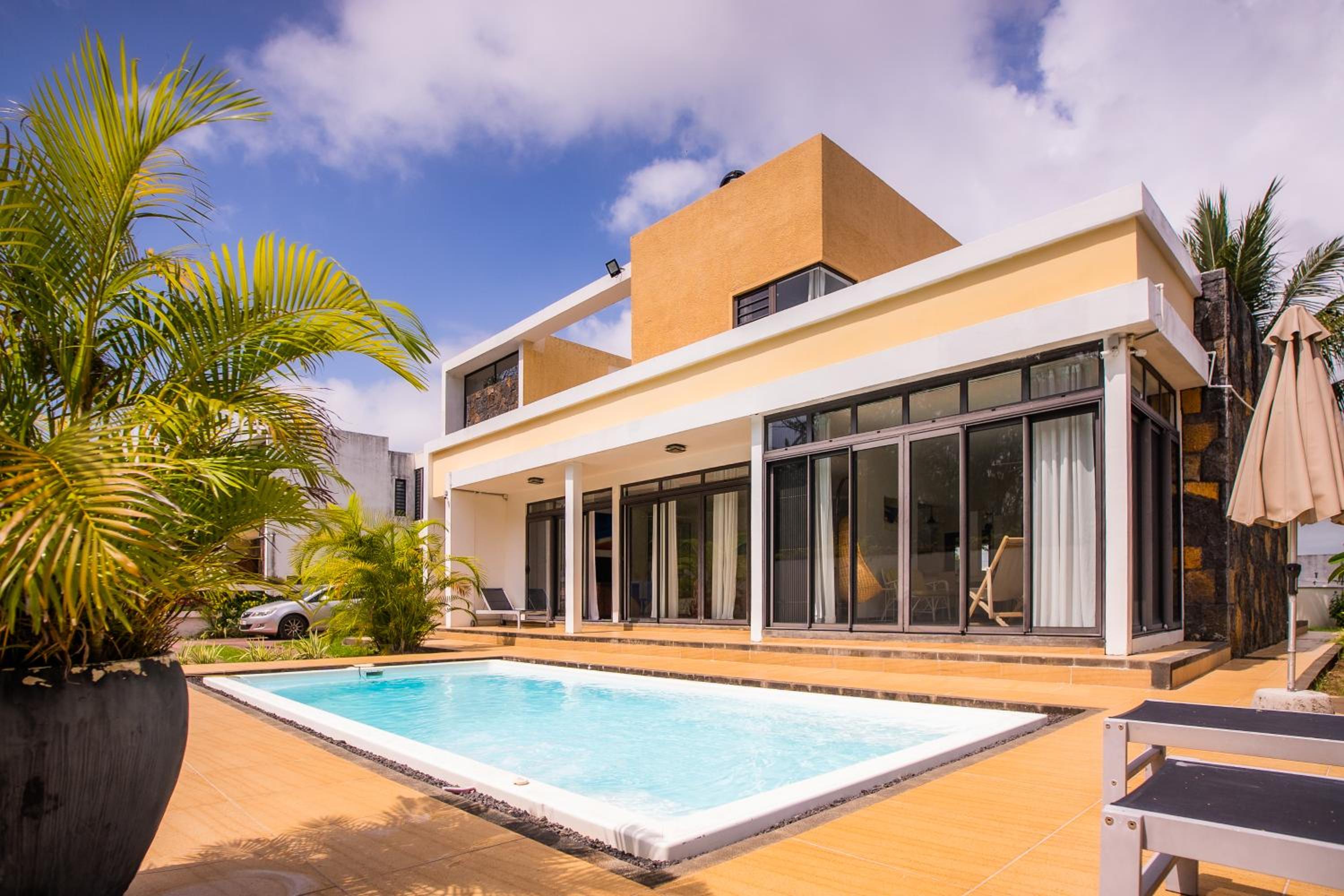 Villa Simone: Sunlit Beach Getaway w/ Pool + WIFI photo 1
