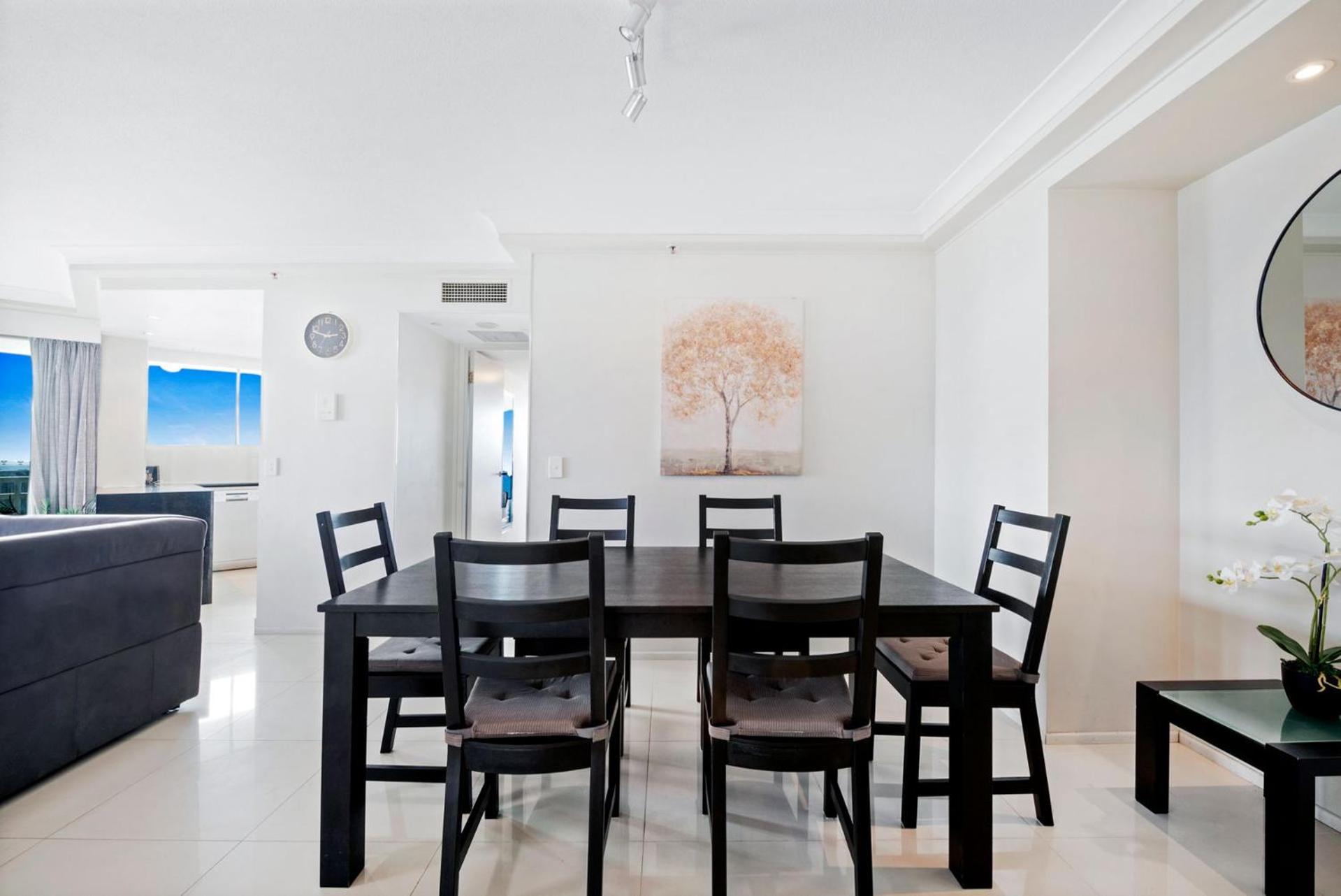 Crown Towers Luxury 3 Bedroom Apartment - CoastHM