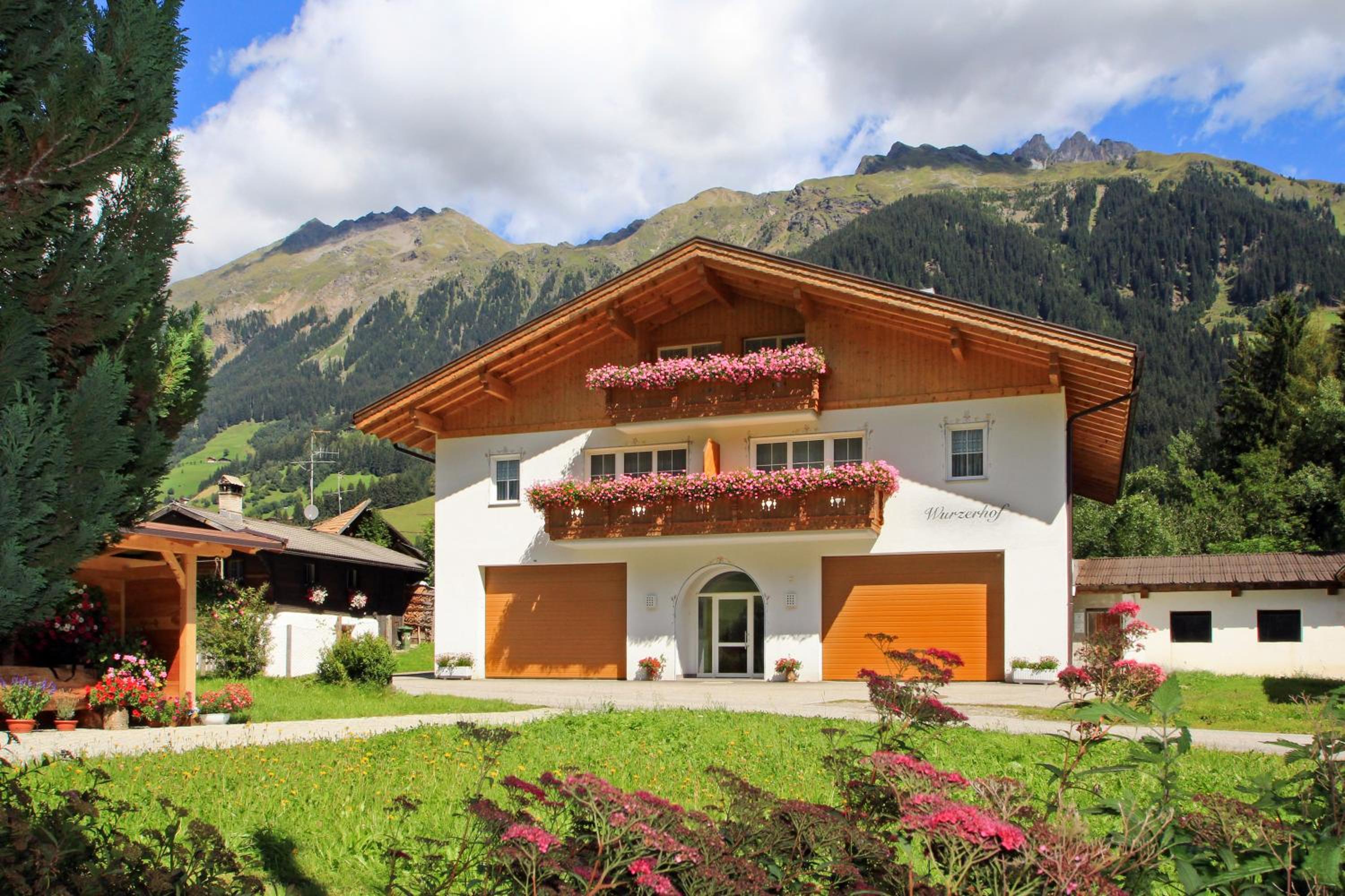 Wurzerhof Ratschings, ruhige Ferienwohnungen am Bauernhof mit Bergblick nahe Wander- & Skigebiet