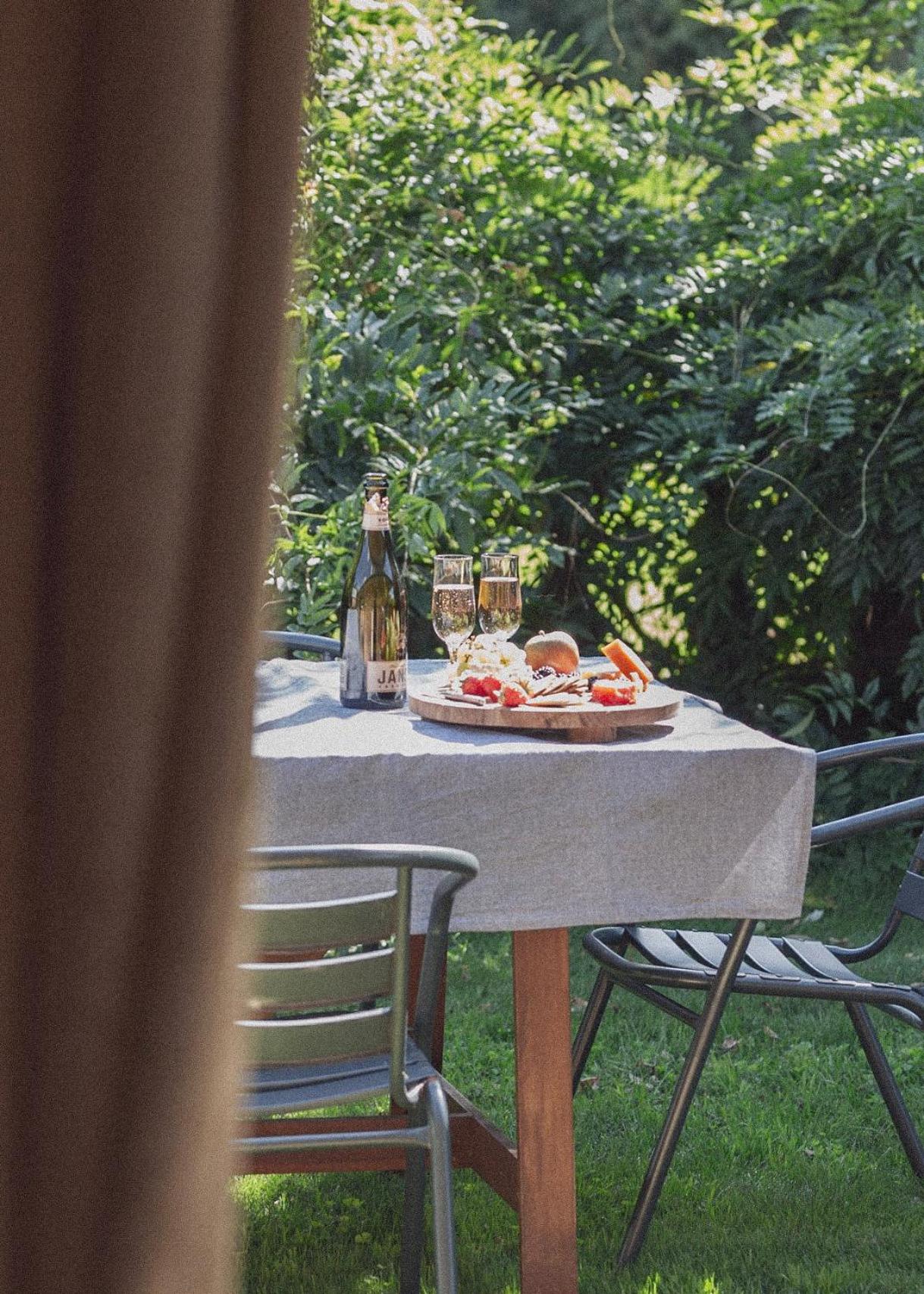 CLAYFIELD HOMESTEAD - rustic country accommodation