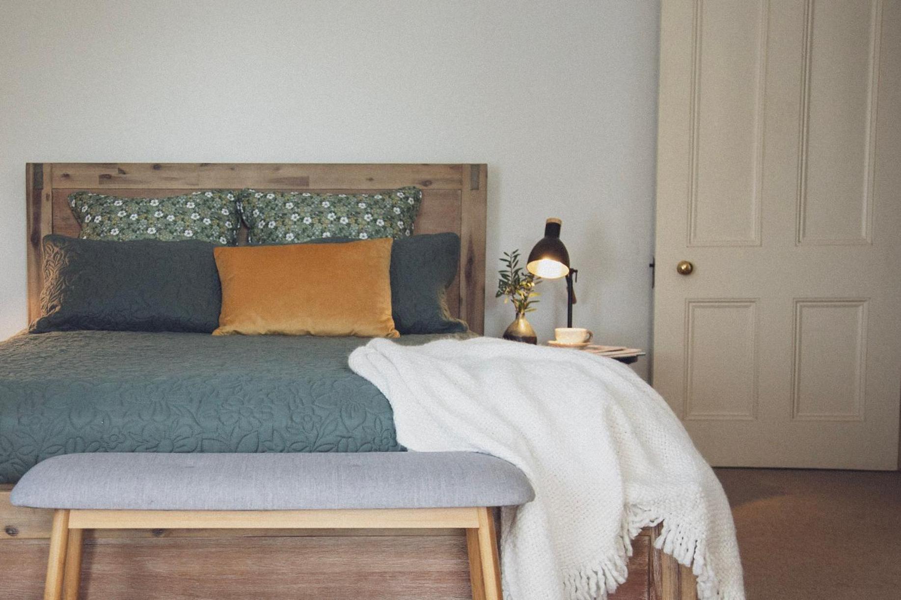 CLAYFIELD HOMESTEAD - rustic country accommodation
