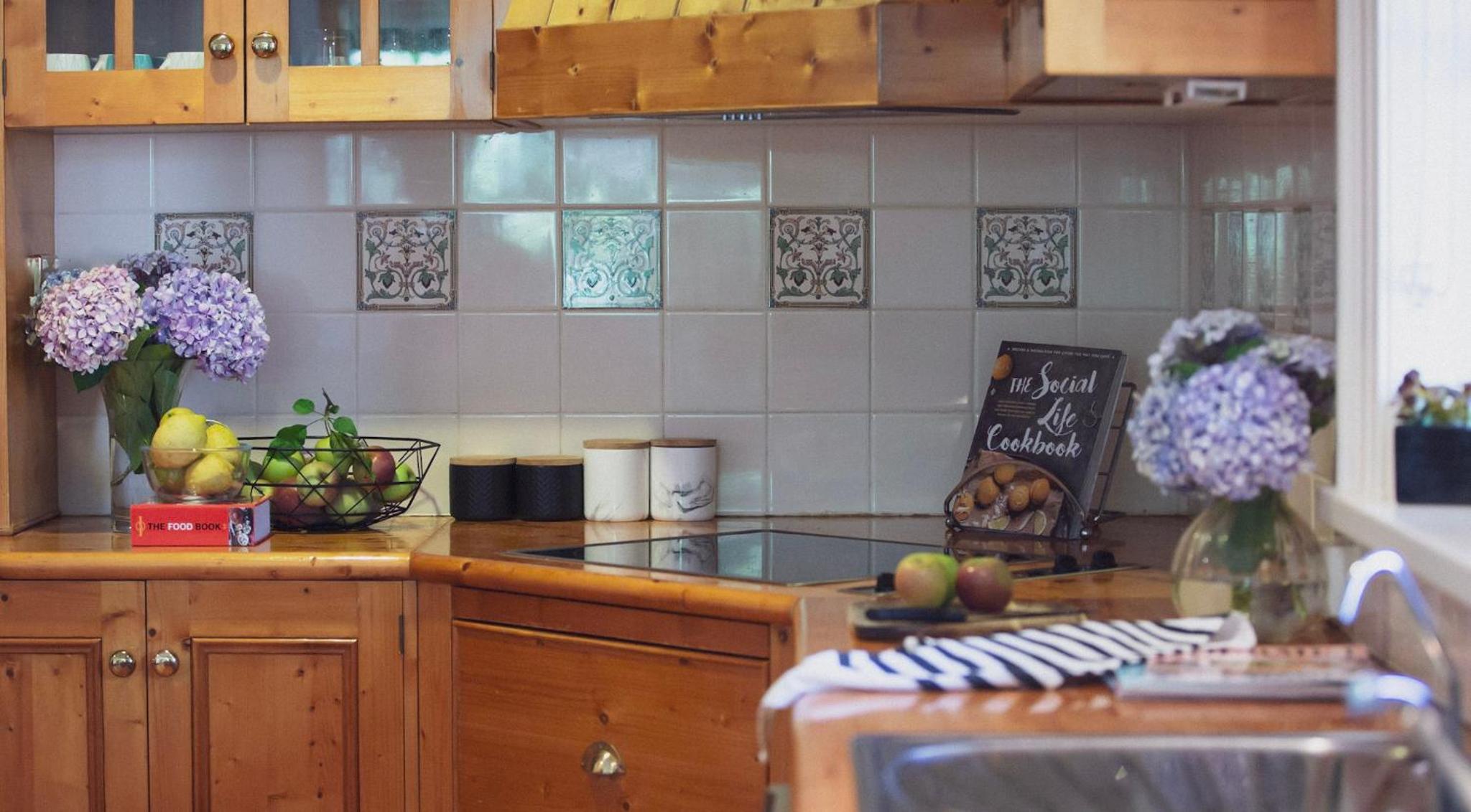 CLAYFIELD HOMESTEAD - rustic country accommodation
