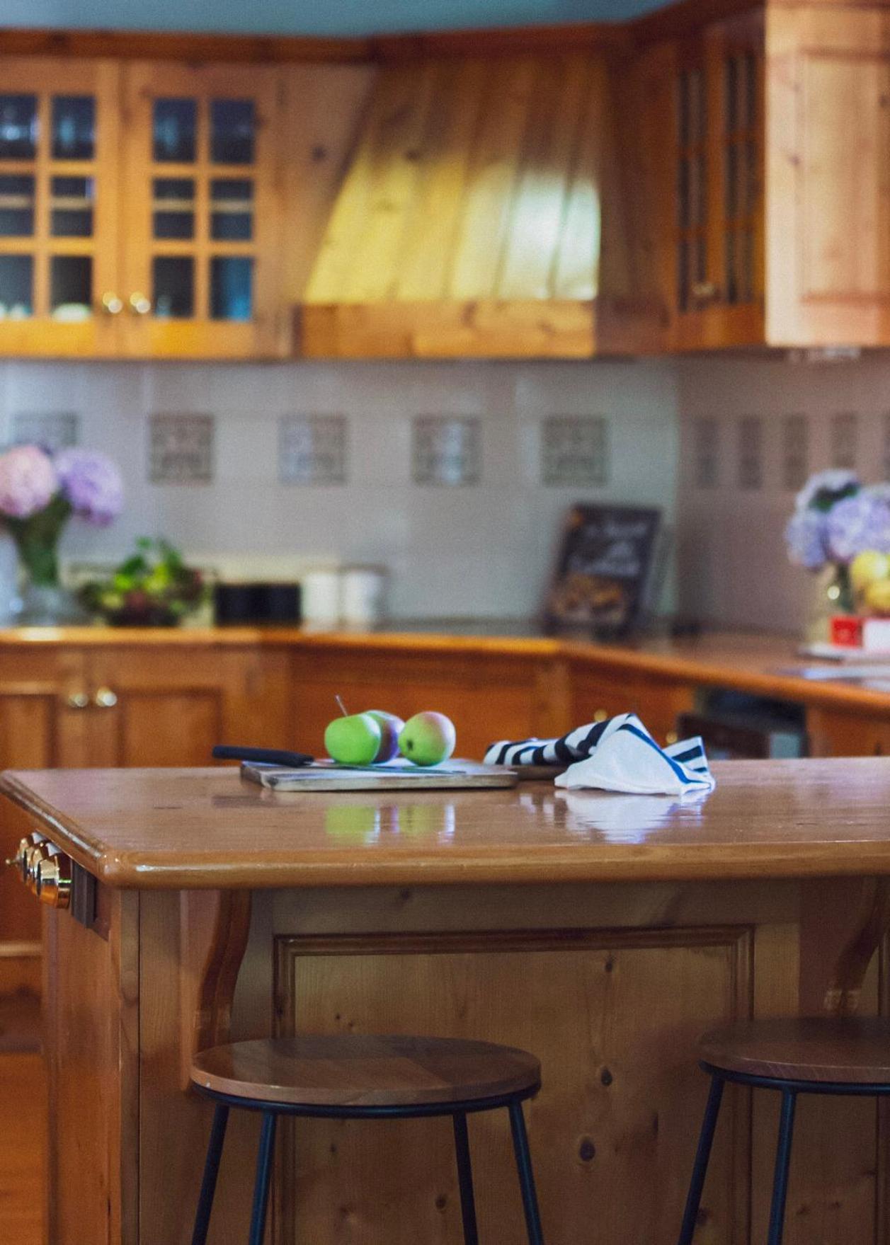 CLAYFIELD HOMESTEAD - rustic country accommodation
