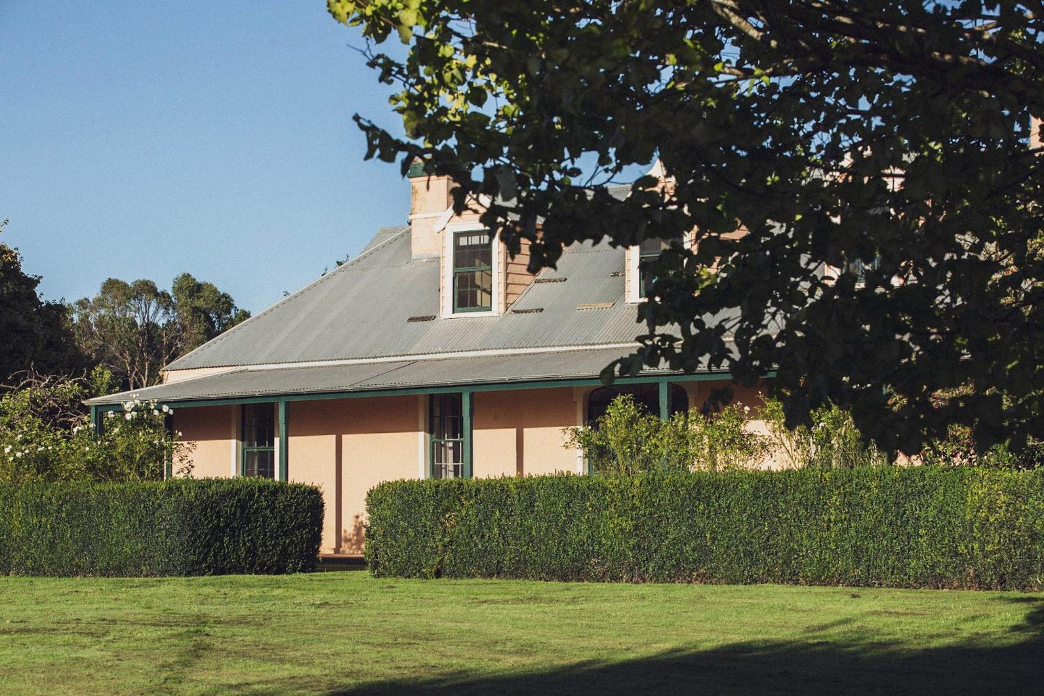 CLAYFIELD HOMESTEAD - rustic country accommodation