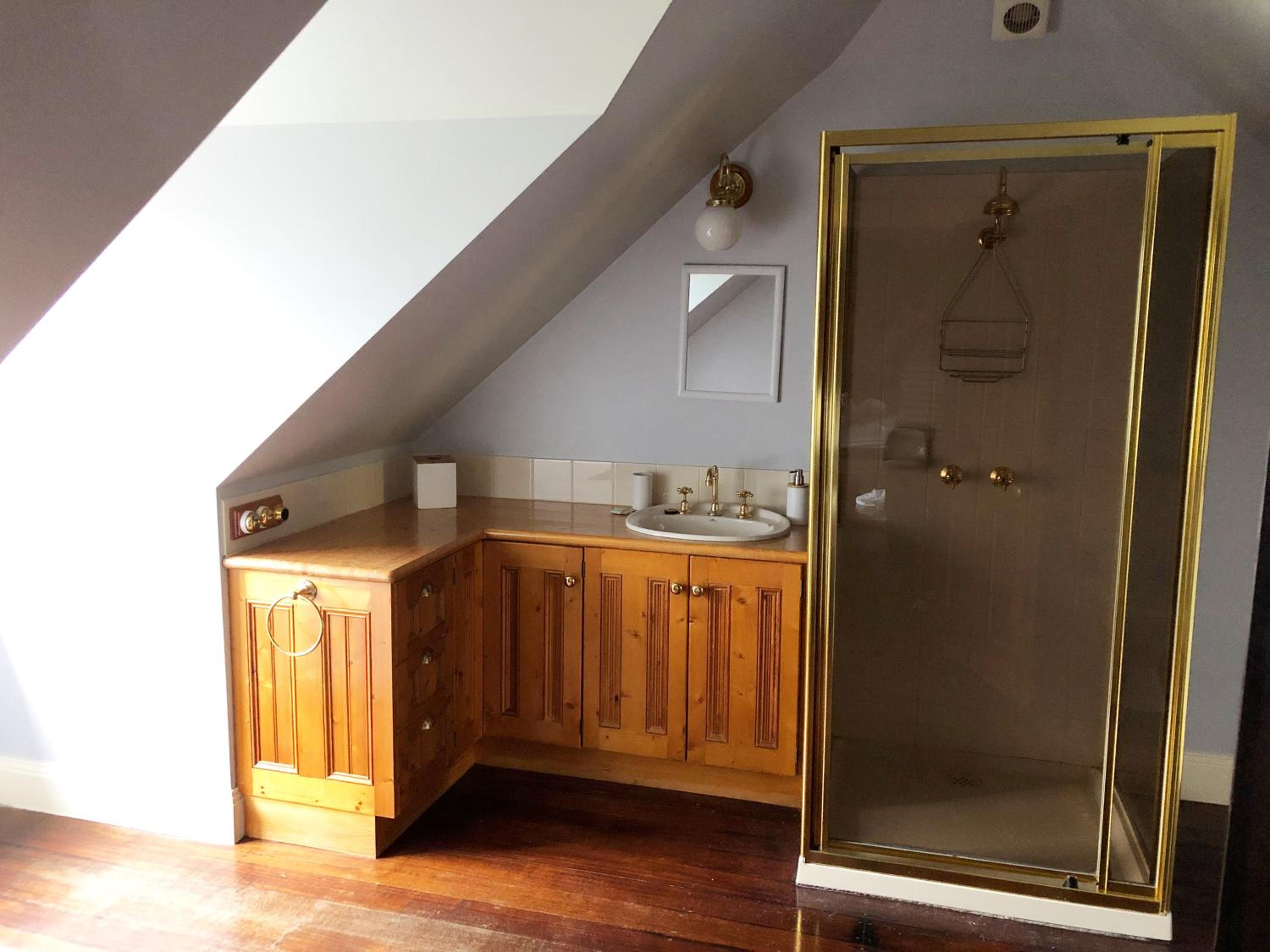 CLAYFIELD HOMESTEAD - rustic country accommodation