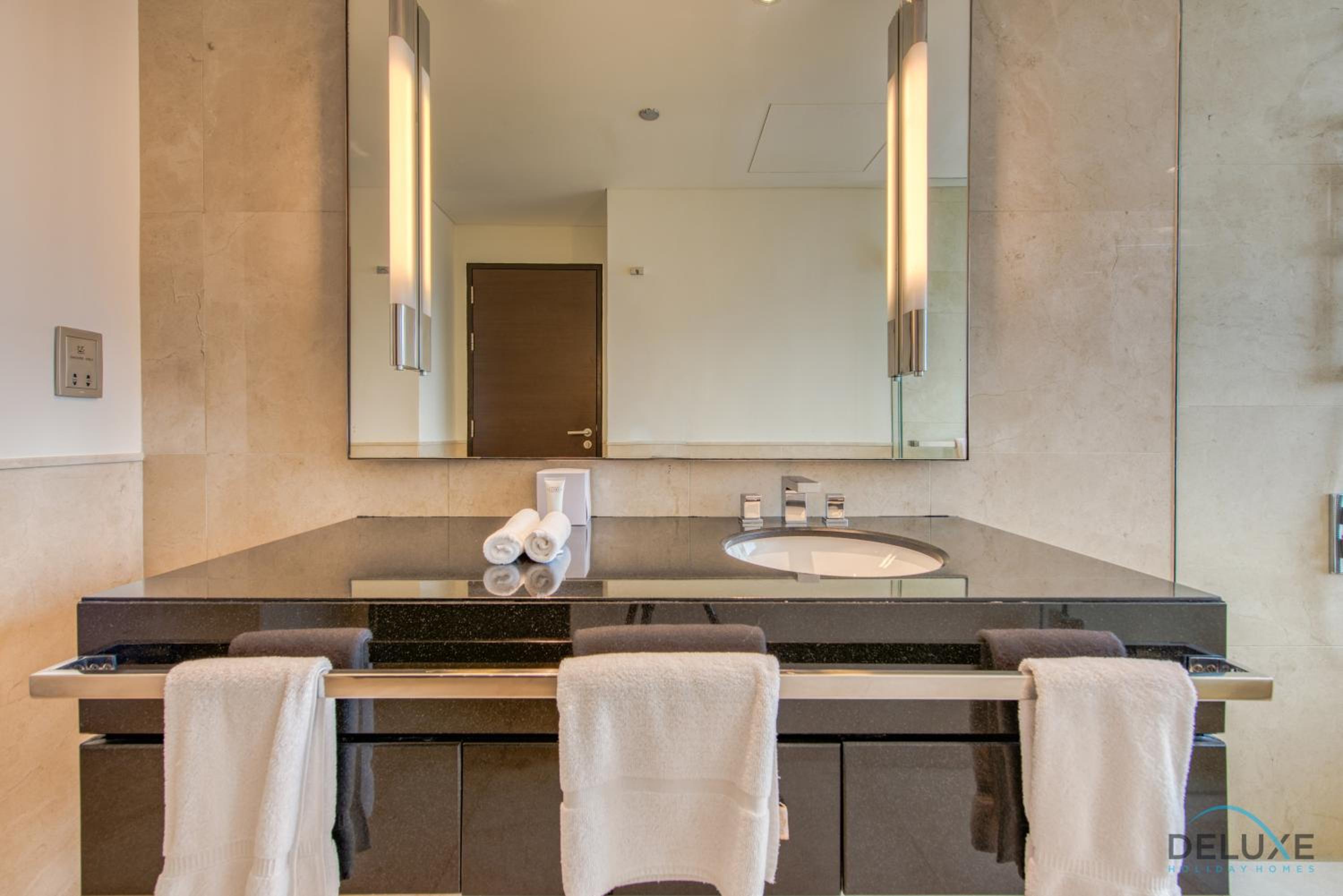 Lush 1 BR at The Address Residences Dubai Marina by Deluxe Holiday Homes