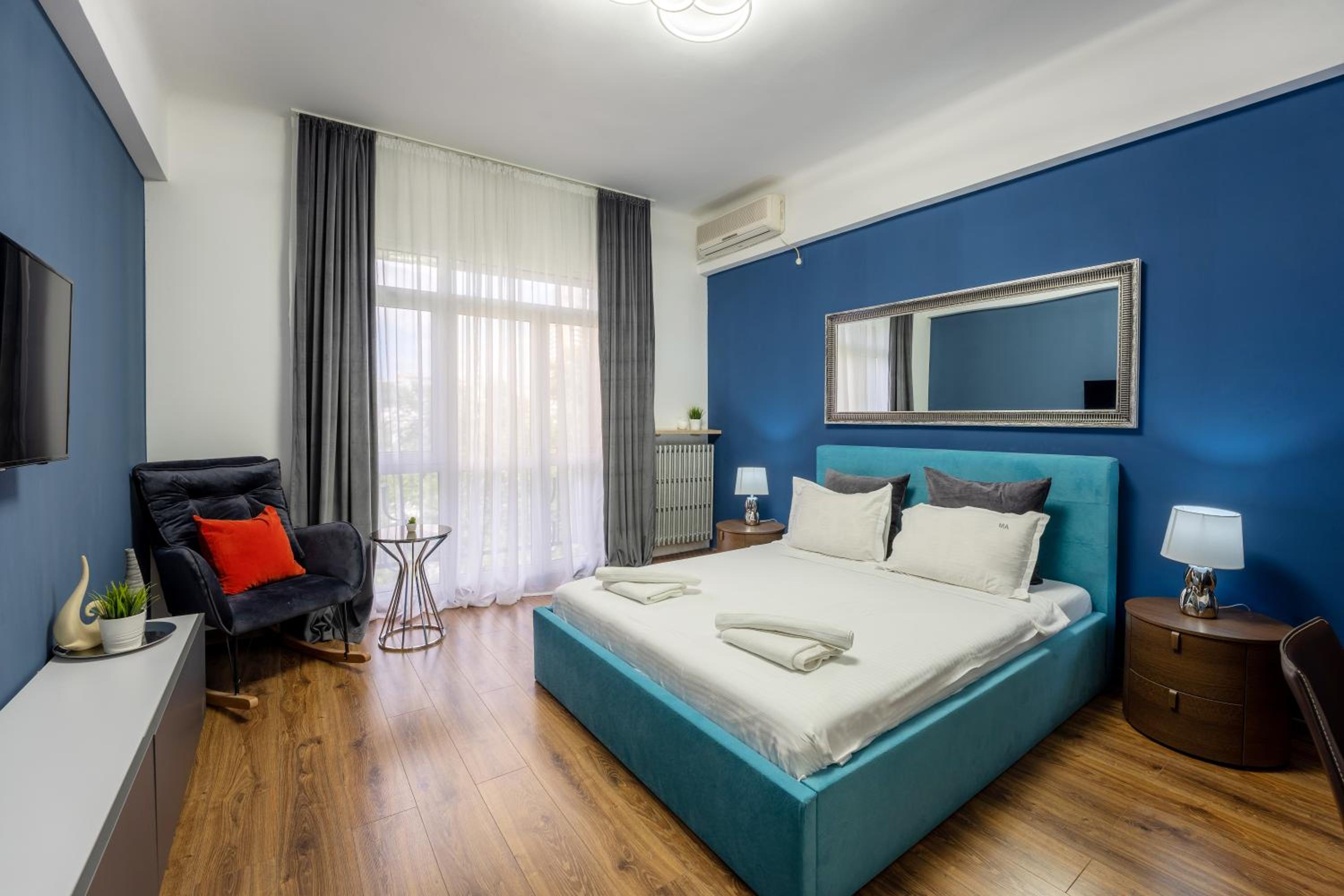 Metropole Apartments Studio City view 2