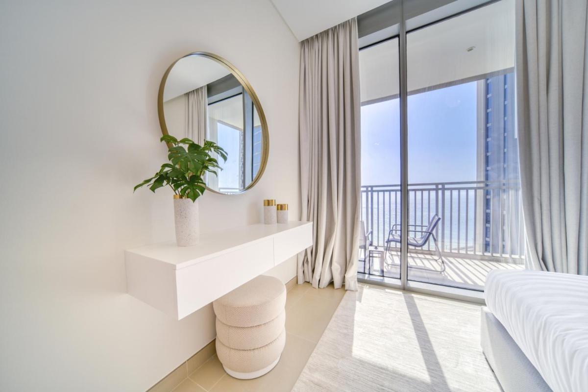Luxury Brand New 2 Bedroom with Bluewater Views
