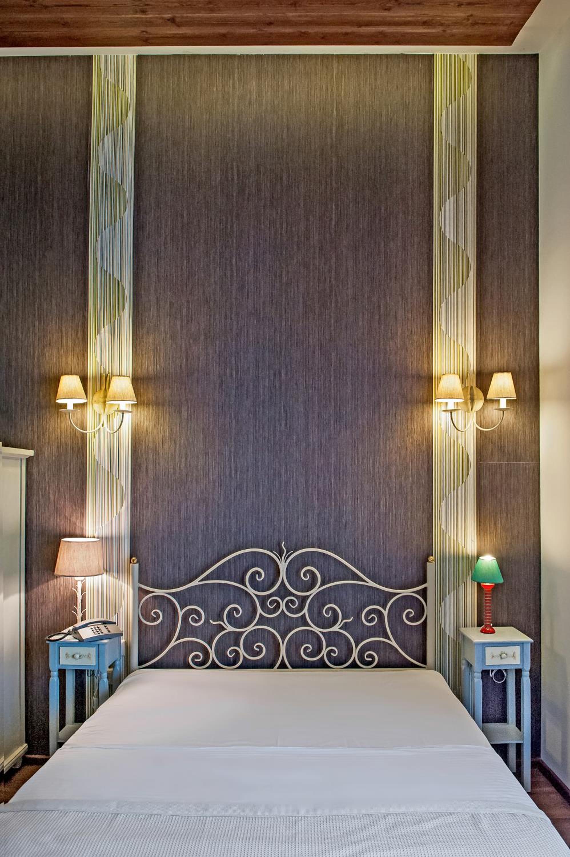 Polys Guest House