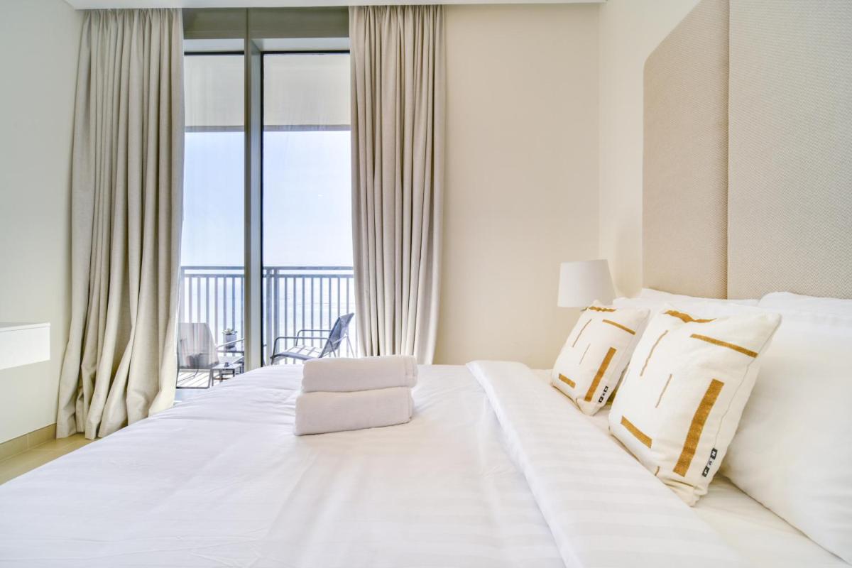 Luxury Brand New 2 Bedroom with Bluewater Views