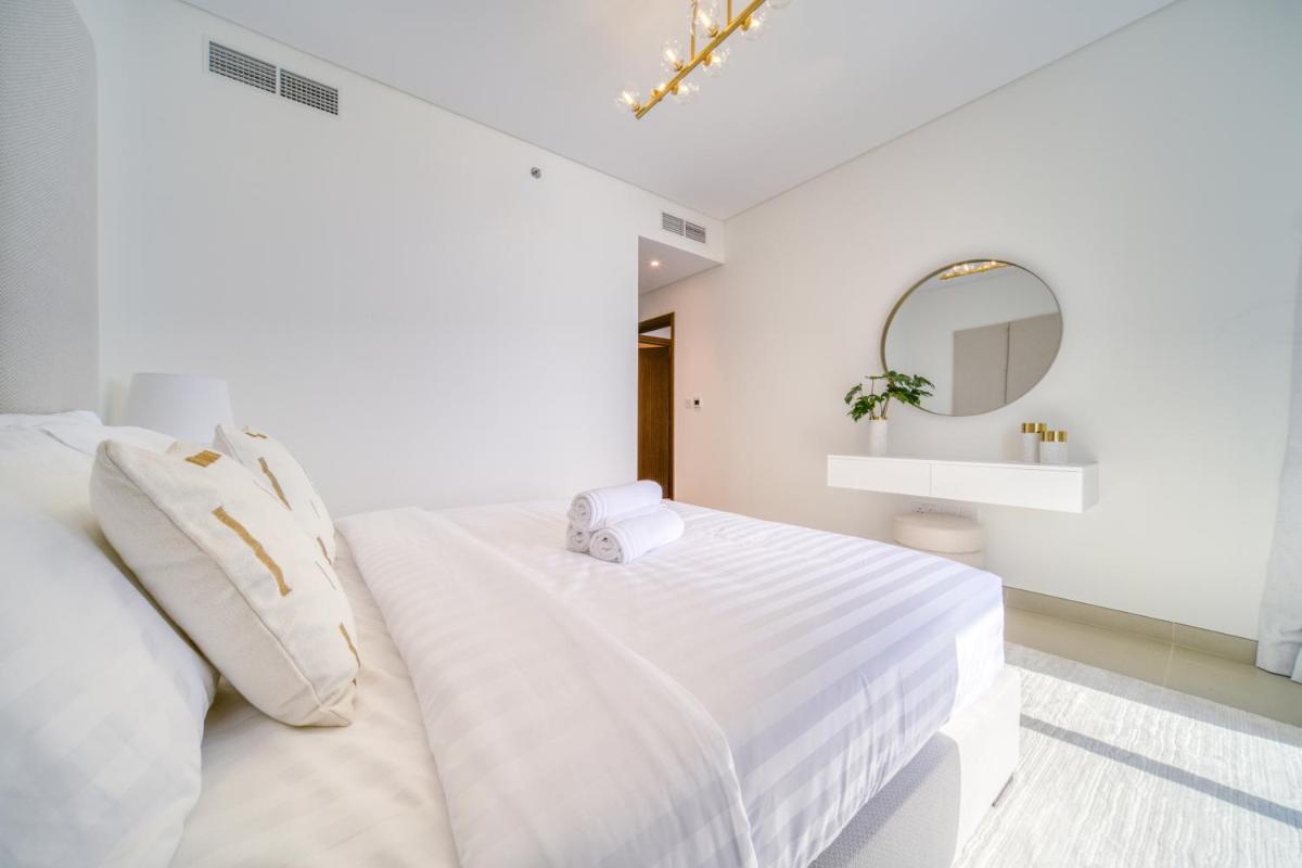 Luxury Brand New 2 Bedroom with Bluewater Views