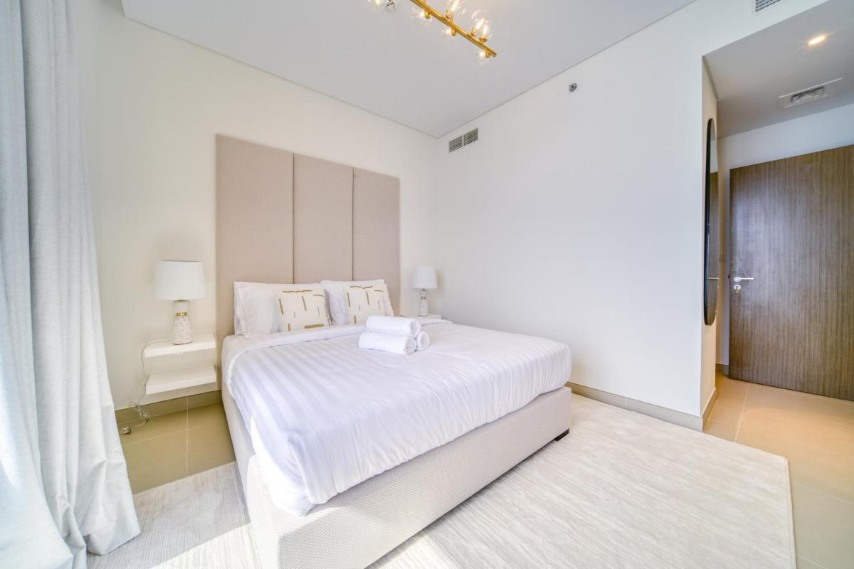 Luxury Brand New 2 Bedroom with Bluewater Views