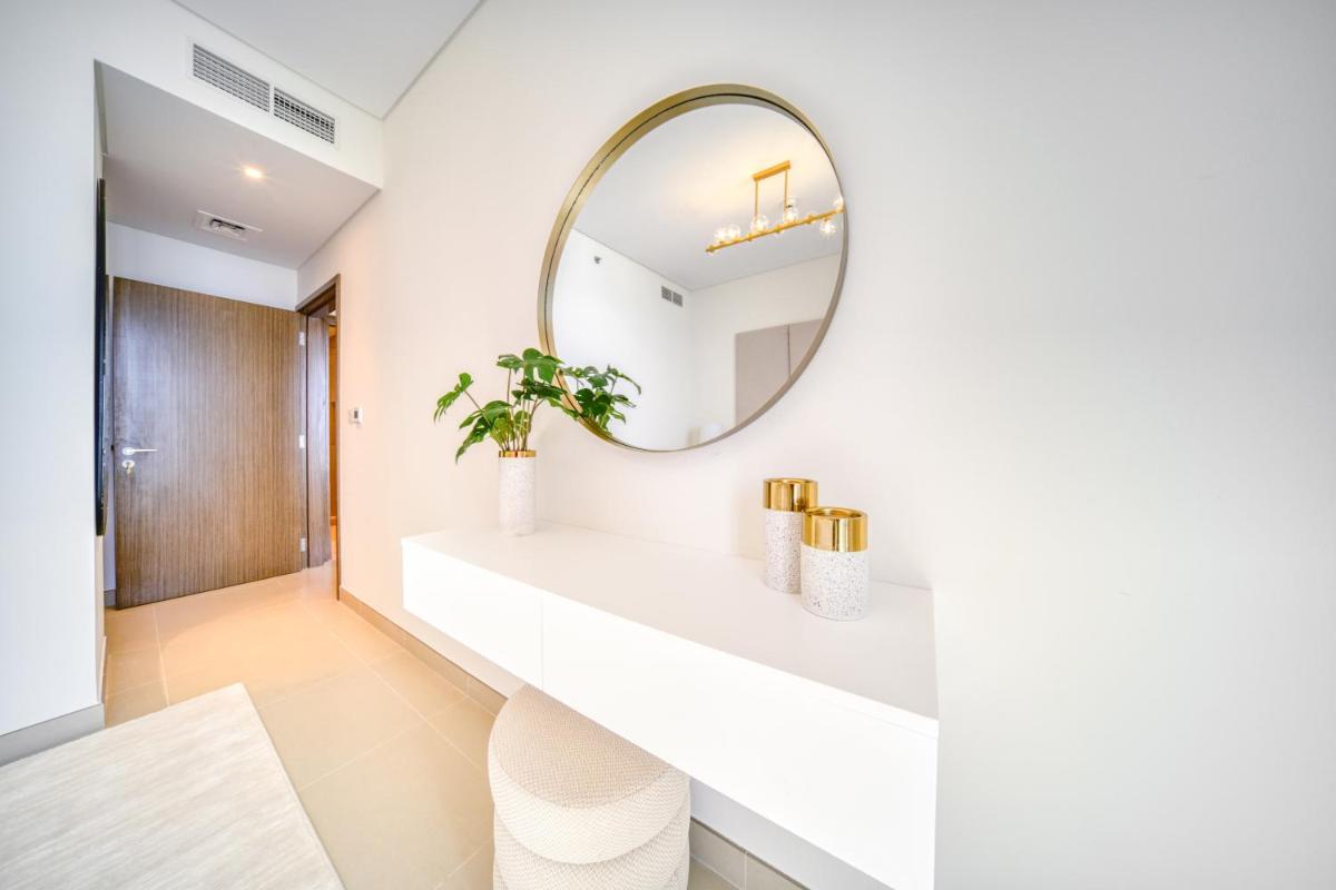 Luxury Brand New 2 Bedroom with Bluewater Views