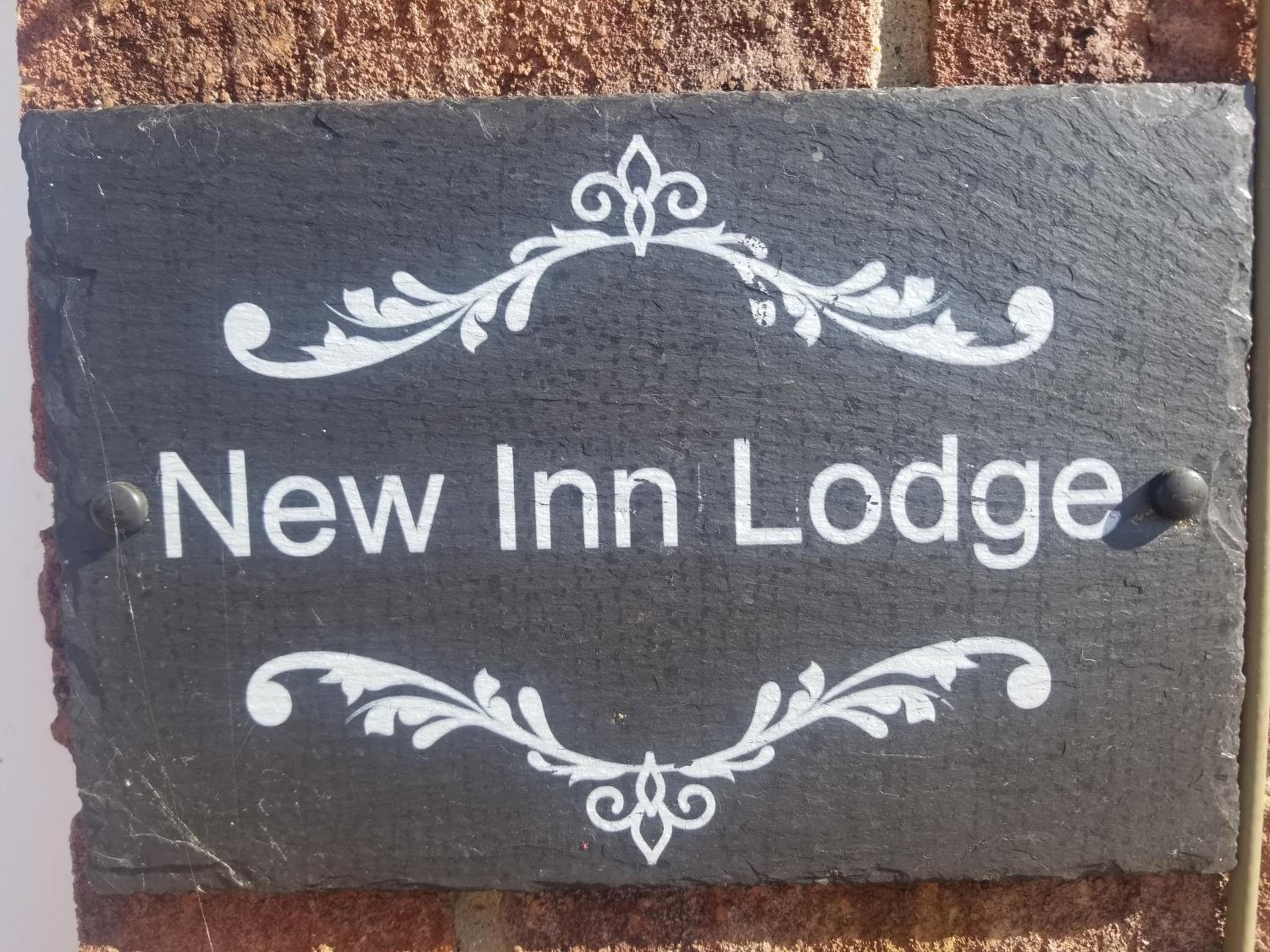 1 Bed Sleeps 3 Free Parking Pets Allowed view 4