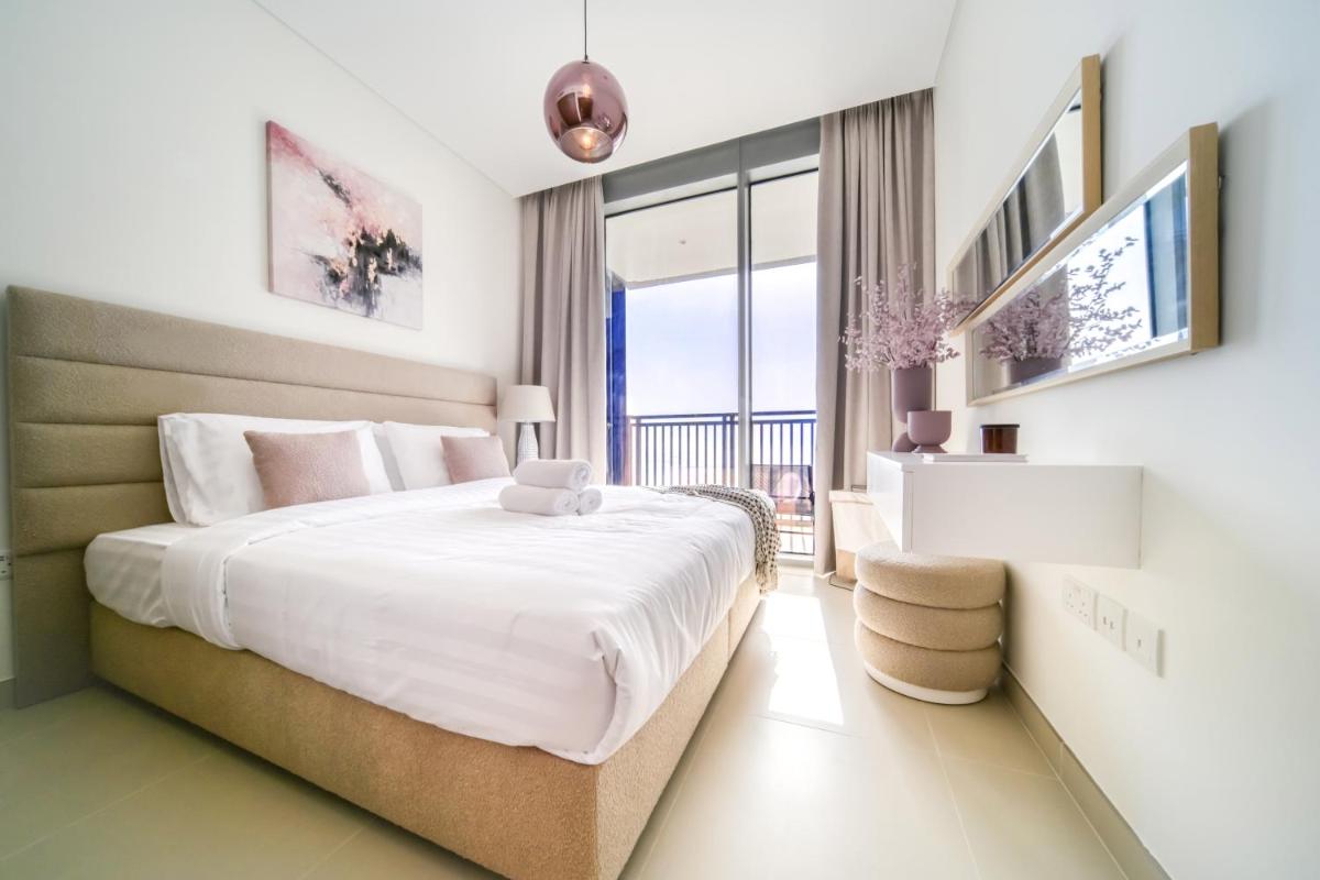 Luxury Brand New 2 Bedroom with Bluewater Views