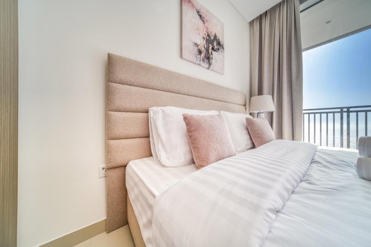 Luxury Brand New 2 Bedroom with Bluewater Views