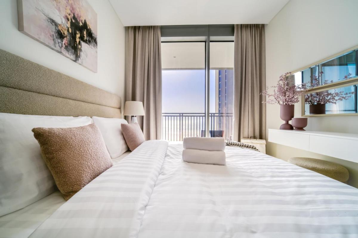 Luxury Brand New 2 Bedroom with Bluewater Views